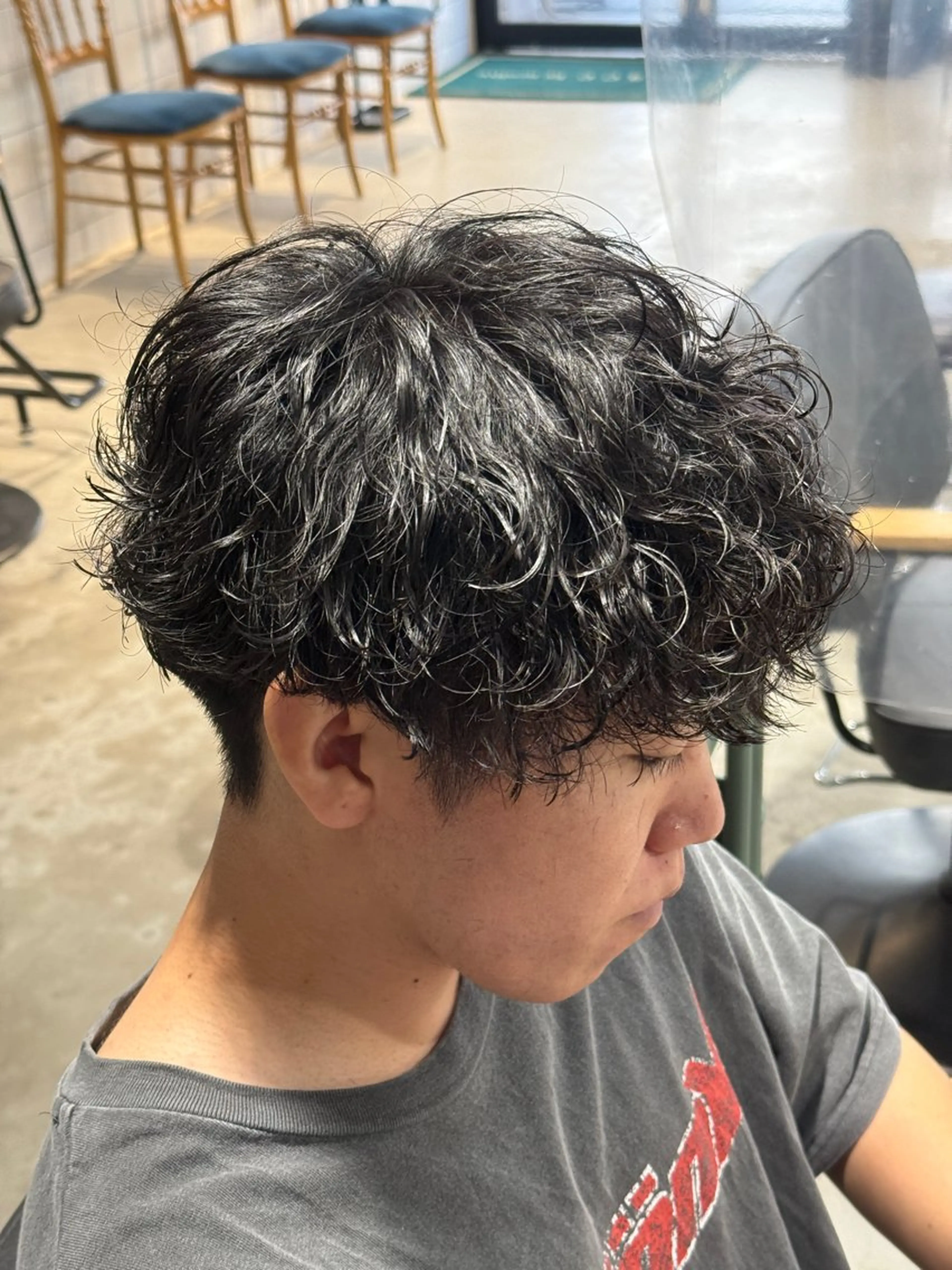 ミディアム パーマ メンズ ミディアムパーマ メンズパーマ ツイストスパイラルパーマ 波巻きパーマ スパイラルパーマ カット パーマ メンズカットパーマ ✂️ JOYAのヘアスタイル