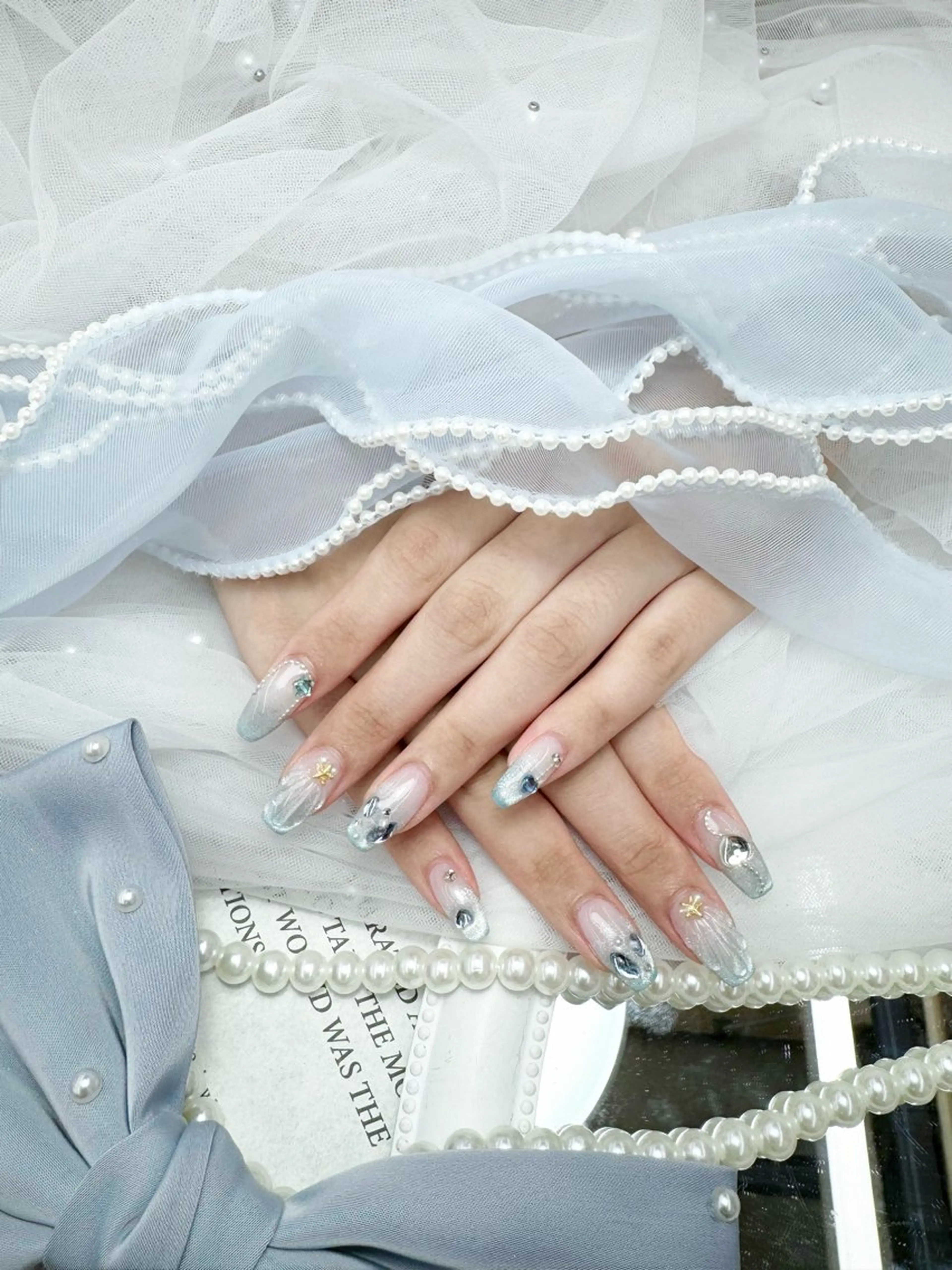 ネイル アートネイル フレンチネイル 水色 マグネットネイル マグネットフレンチ ALPHA. Aya‪no𝜗𝜚のネイルデザイン