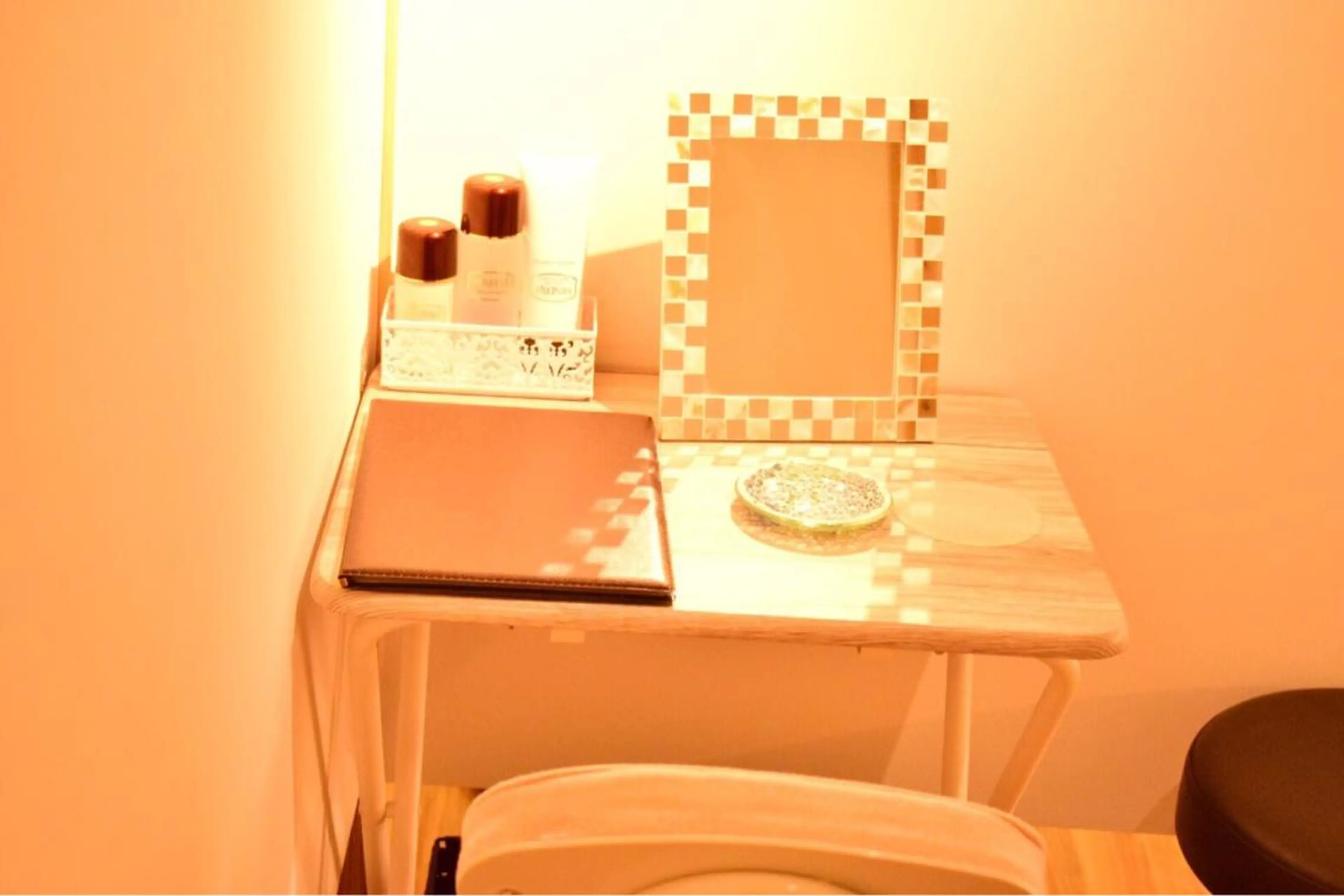 ミディアム カラー パーマ ヘアアレンジ メンズ キッズ ネイル マツエク・マツパ ニキビ・肌質改善専門 ♡人生が変わるサロンのエステ・リラクイメージ