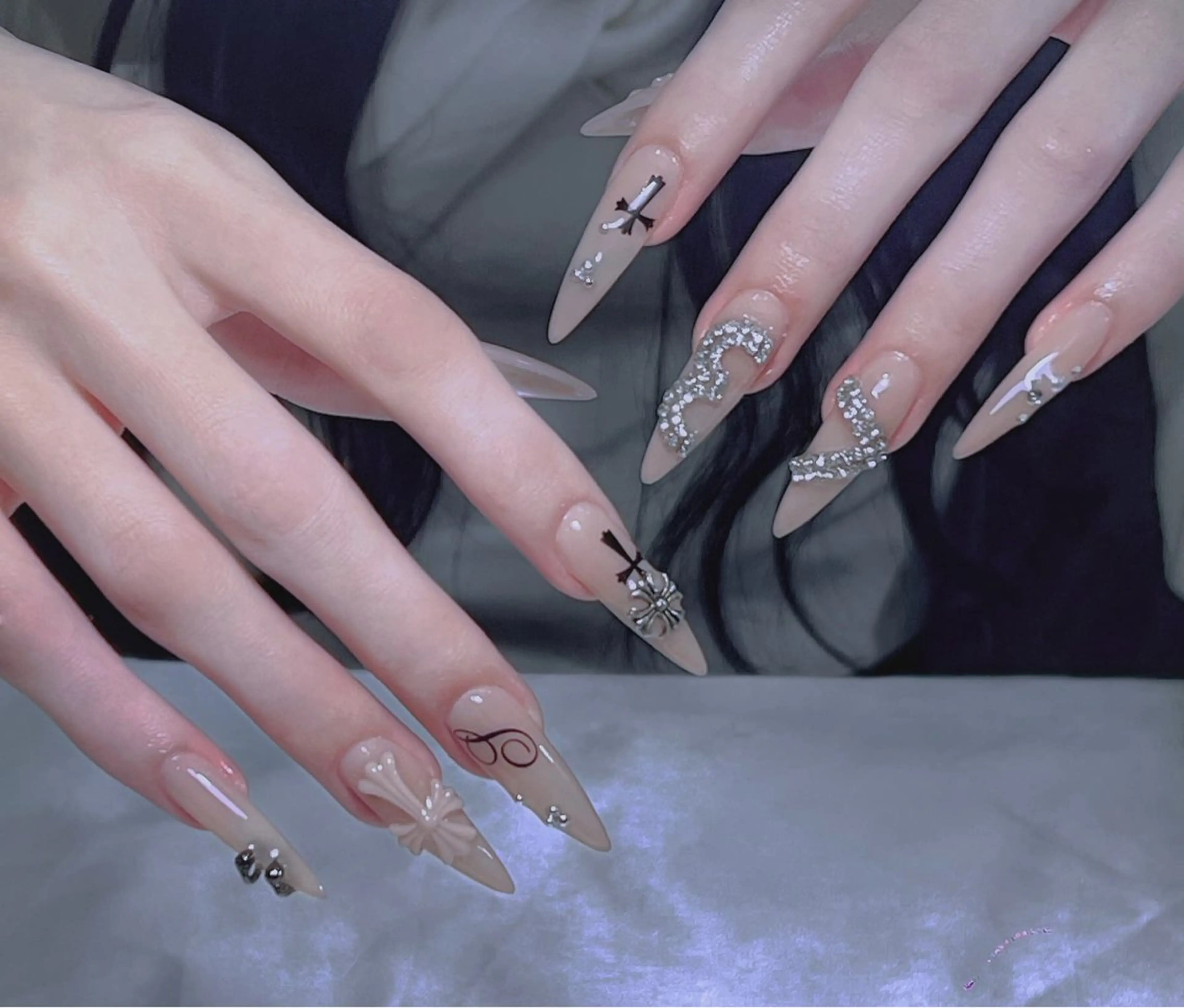 ネイル ハンドネイル LEELA NAIL STUDIOのネイルデザイン