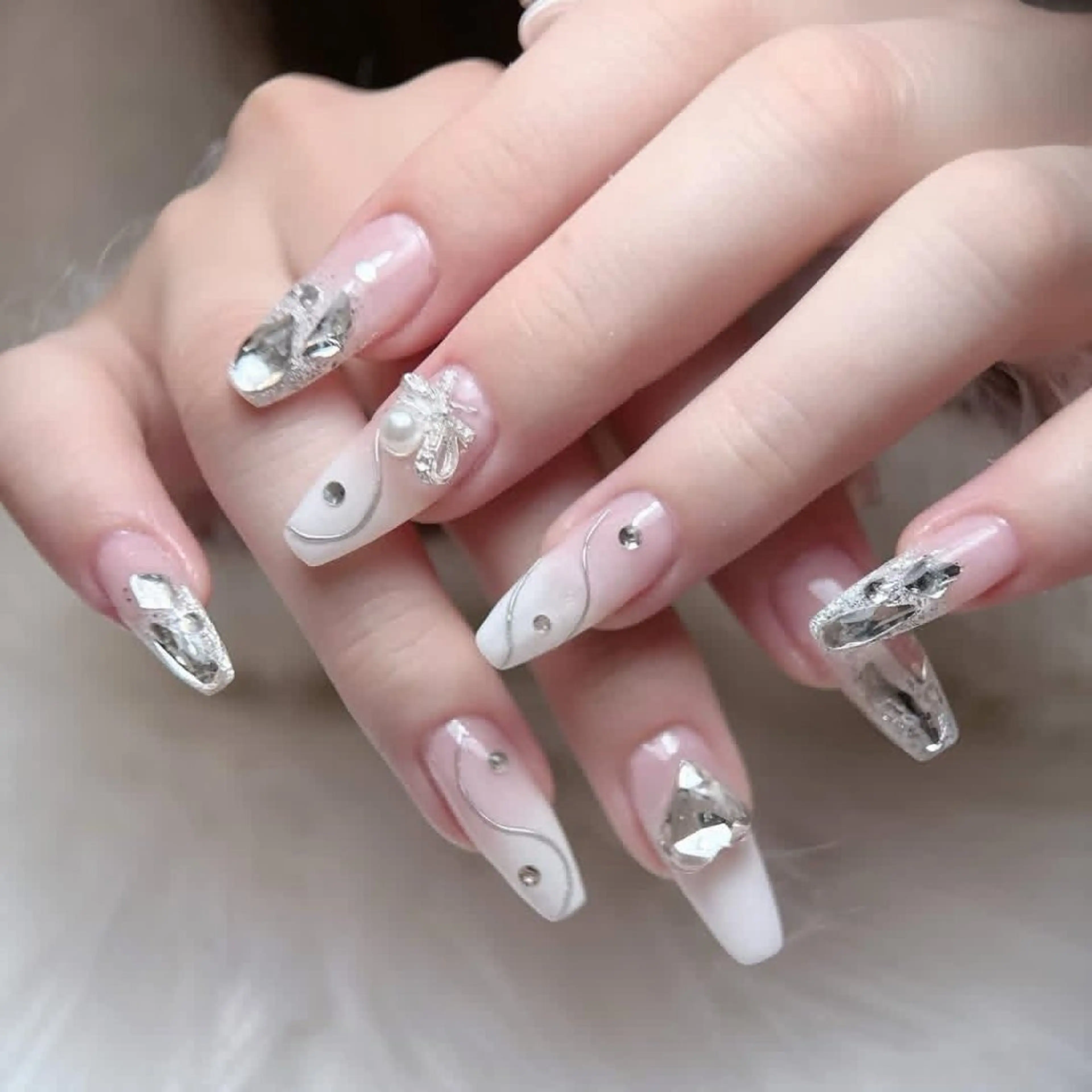 ネイル ハンドネイル T.Lee Nail Lilyのネイルデザイン