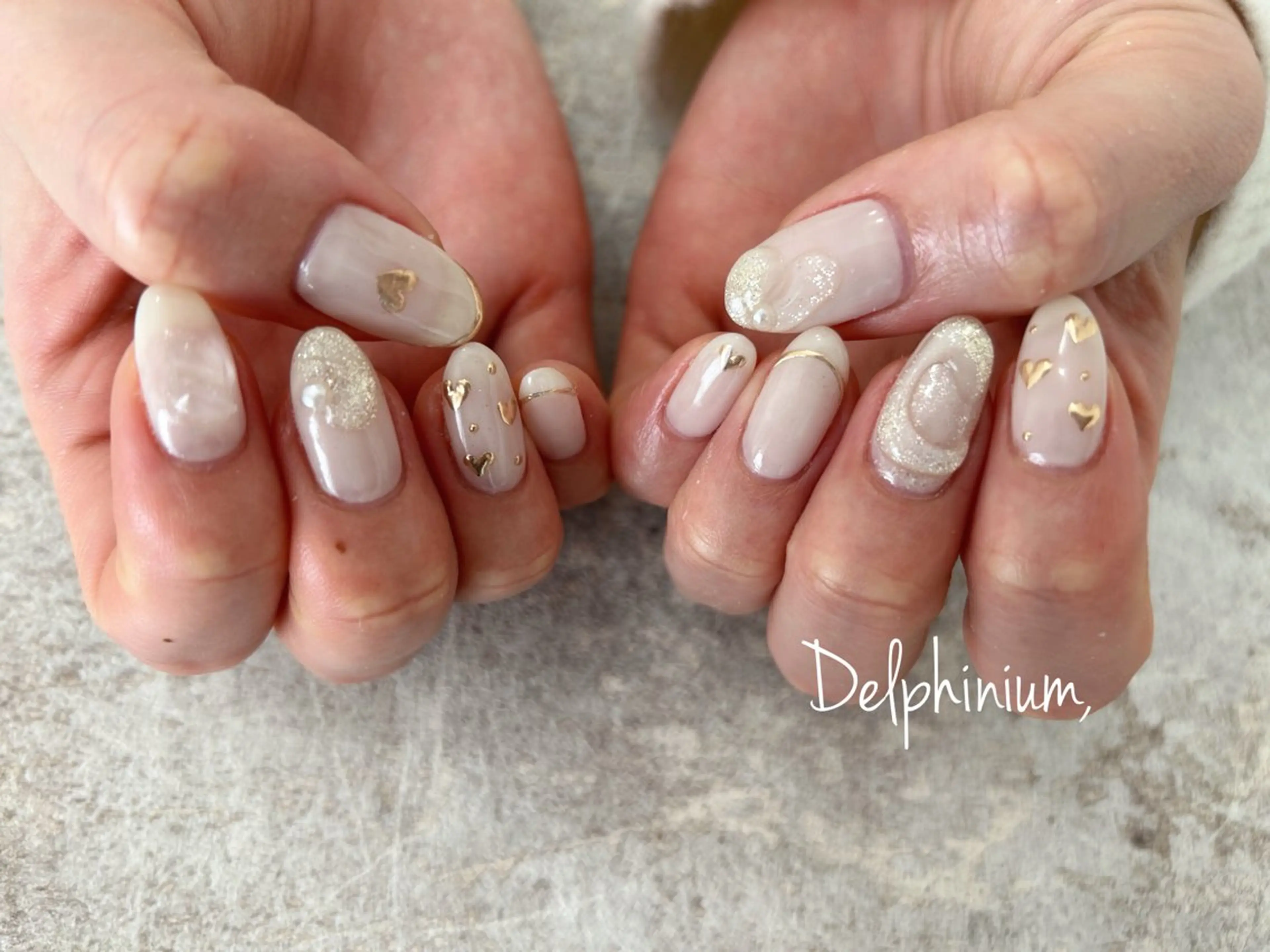 ハンドネイル 岡本 友恵のネイルデザイン