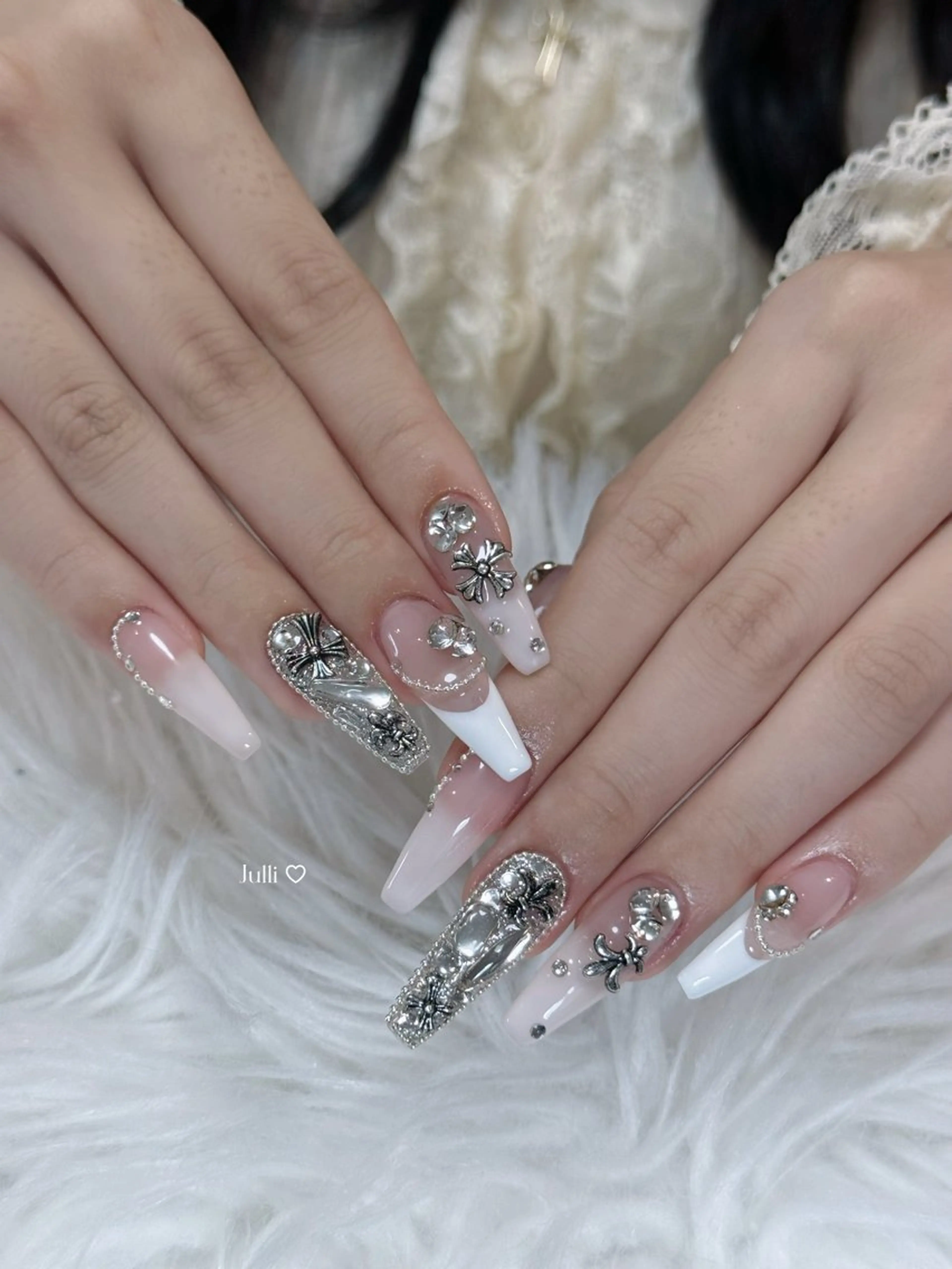 ネイル フレンチネイル ジェルネイル キラキラネイル 韓国ネイル マグネットネイル Julli NailStudioのネイルデザイン