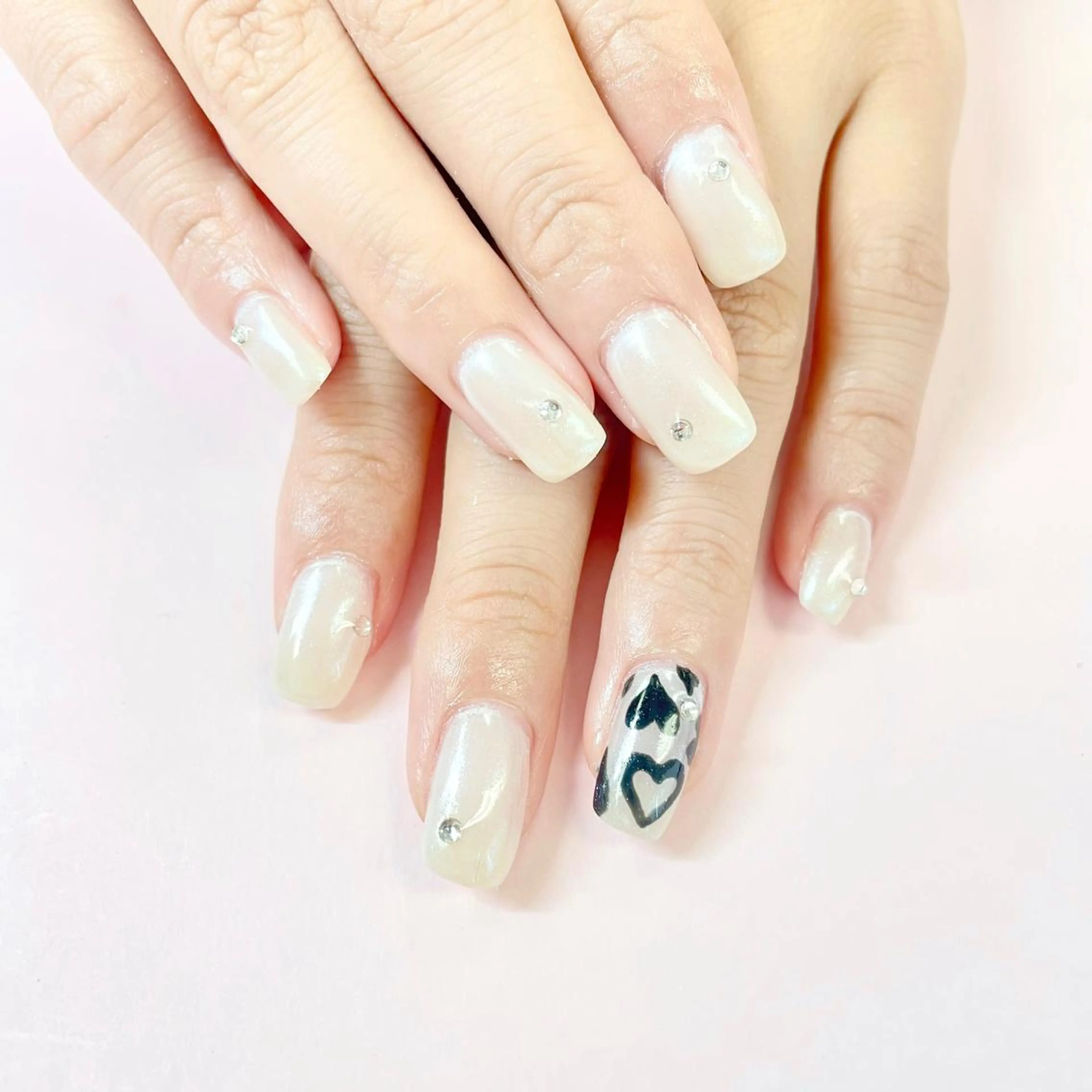 ネイル ハート ハンドネイル 大阪福島韓国束感まつ げ Sayaka🤍のマツエク・マツパデザイン