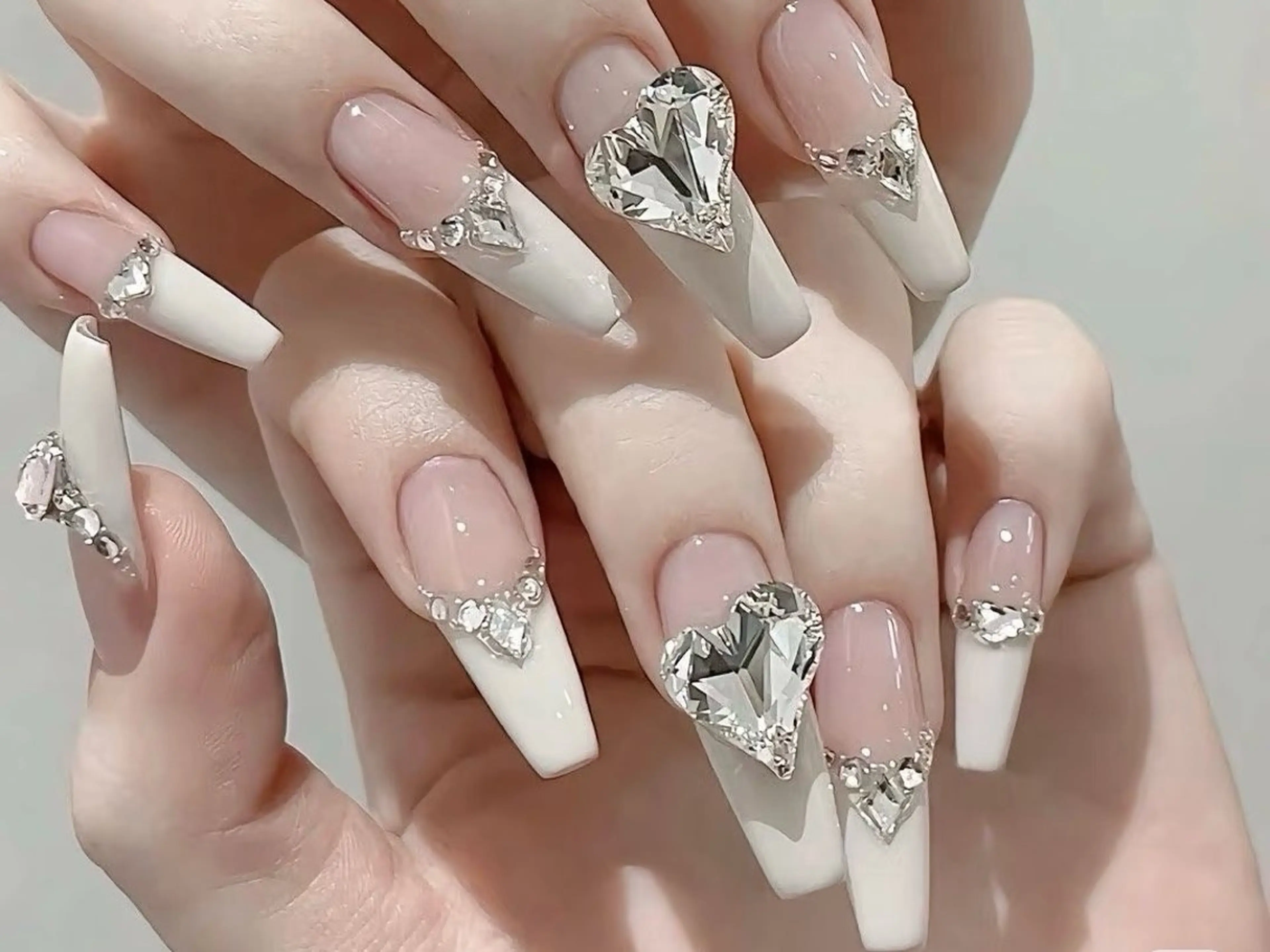 ネイル 長さ出し フットネイル フレンチネイル ジェルネイル ガーリー ハンドネイル NYネイルサロン 千葉中央店のネイルデザイン