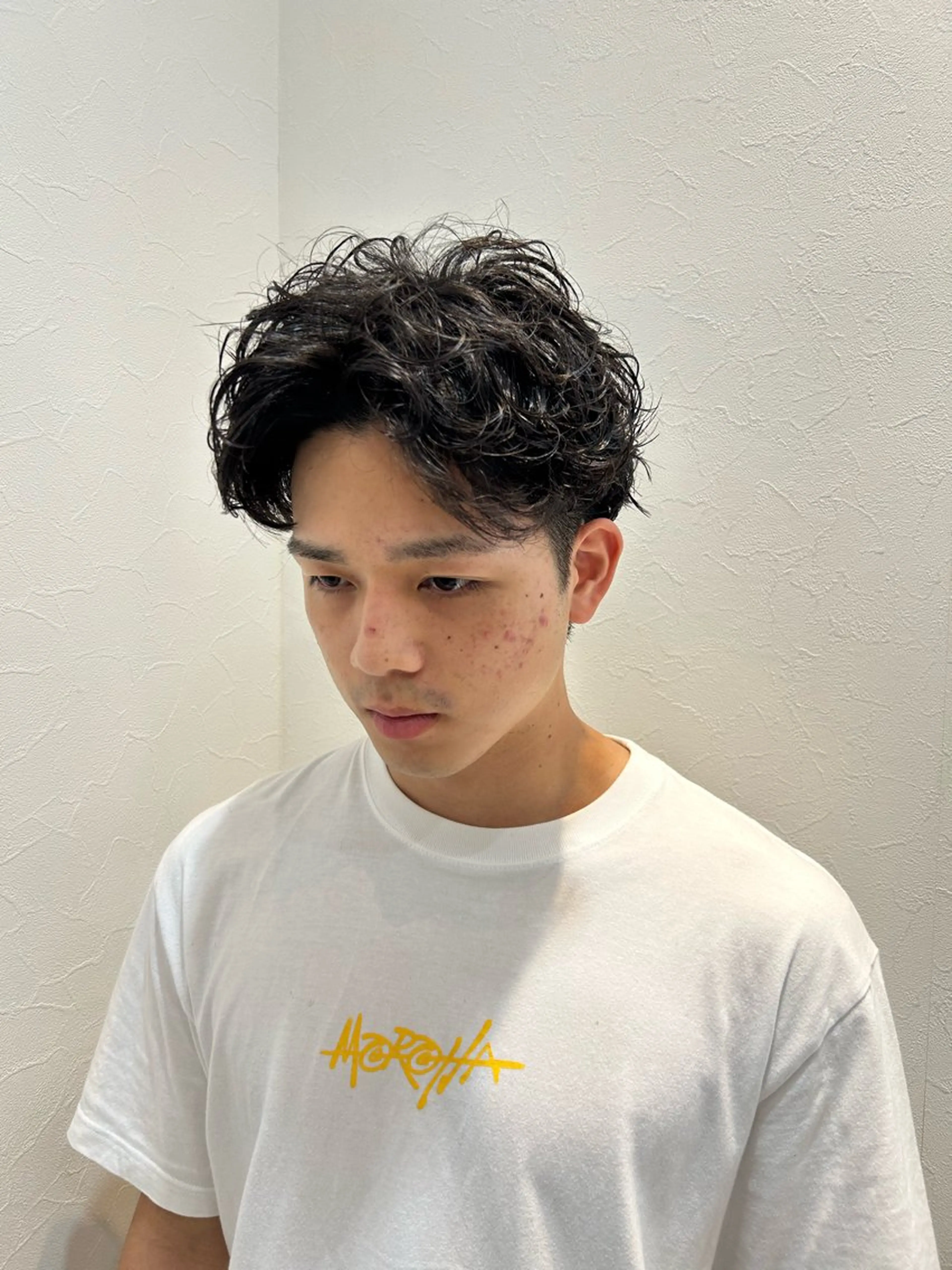 ショート パーマ メンズ 鈴村 大介のヘアスタイル