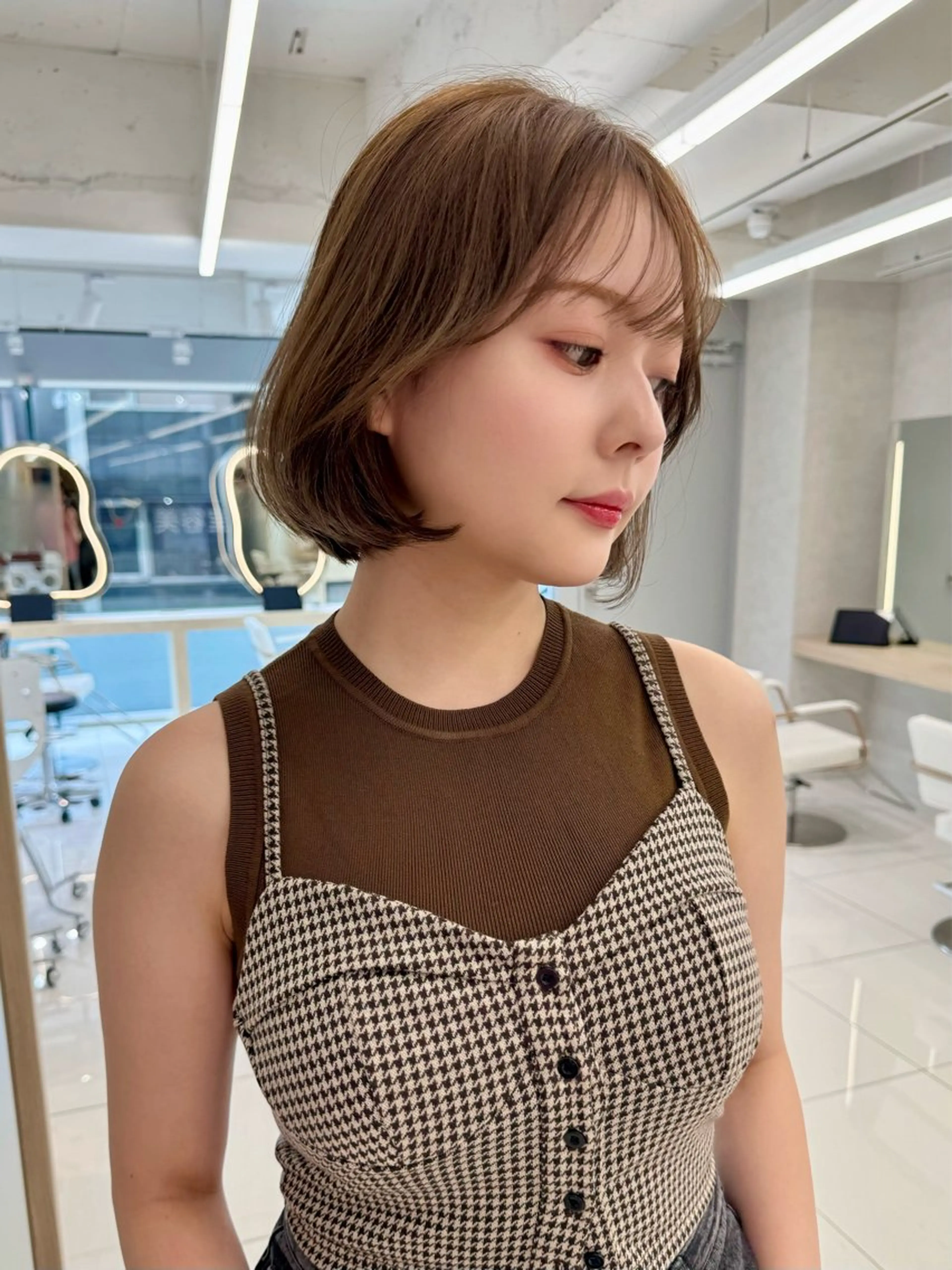 ミディアム 三鷹で1番ショート ボブをカットする新谷のヘアスタイル