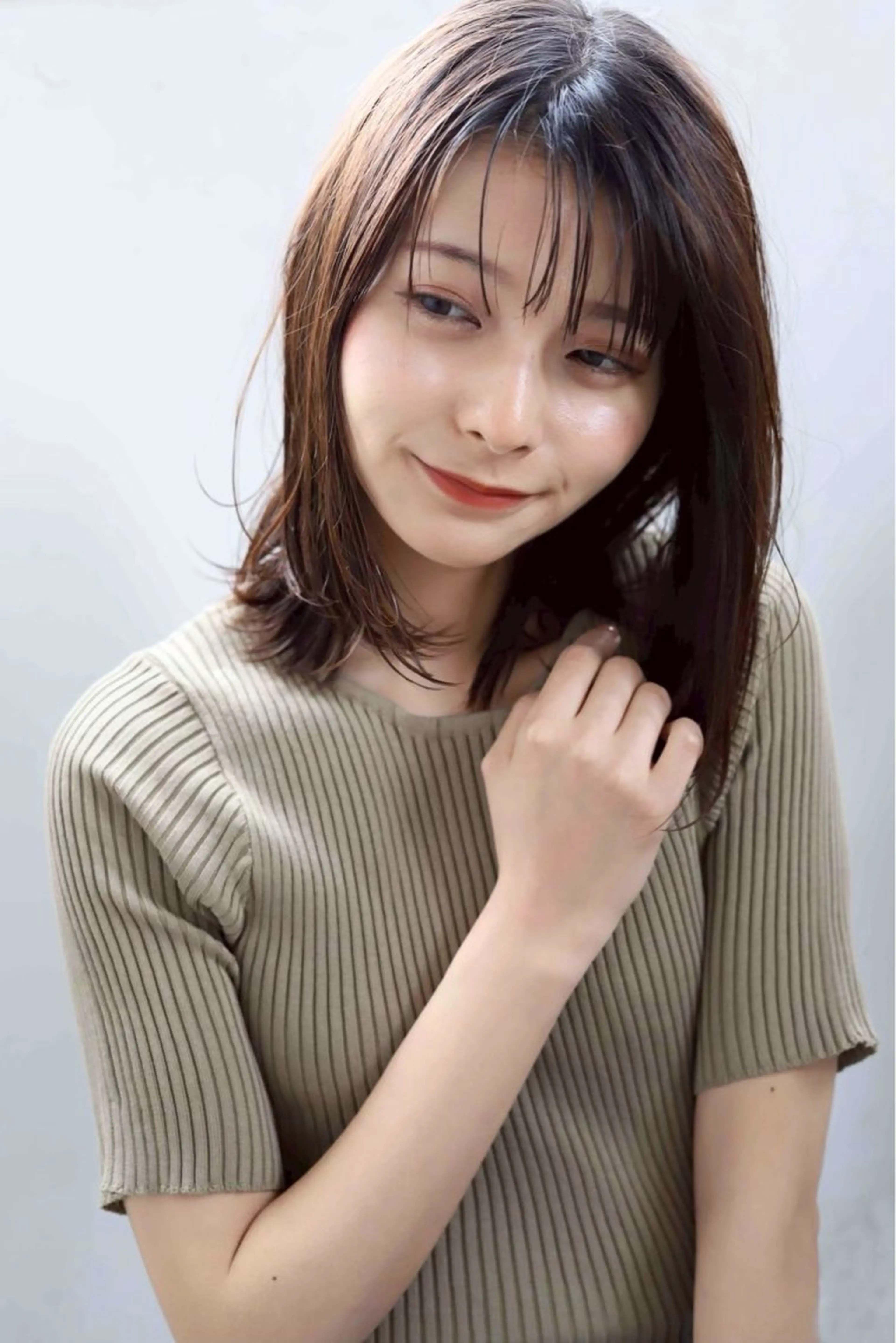 ミディアム 尾崎 優花のヘアスタイル