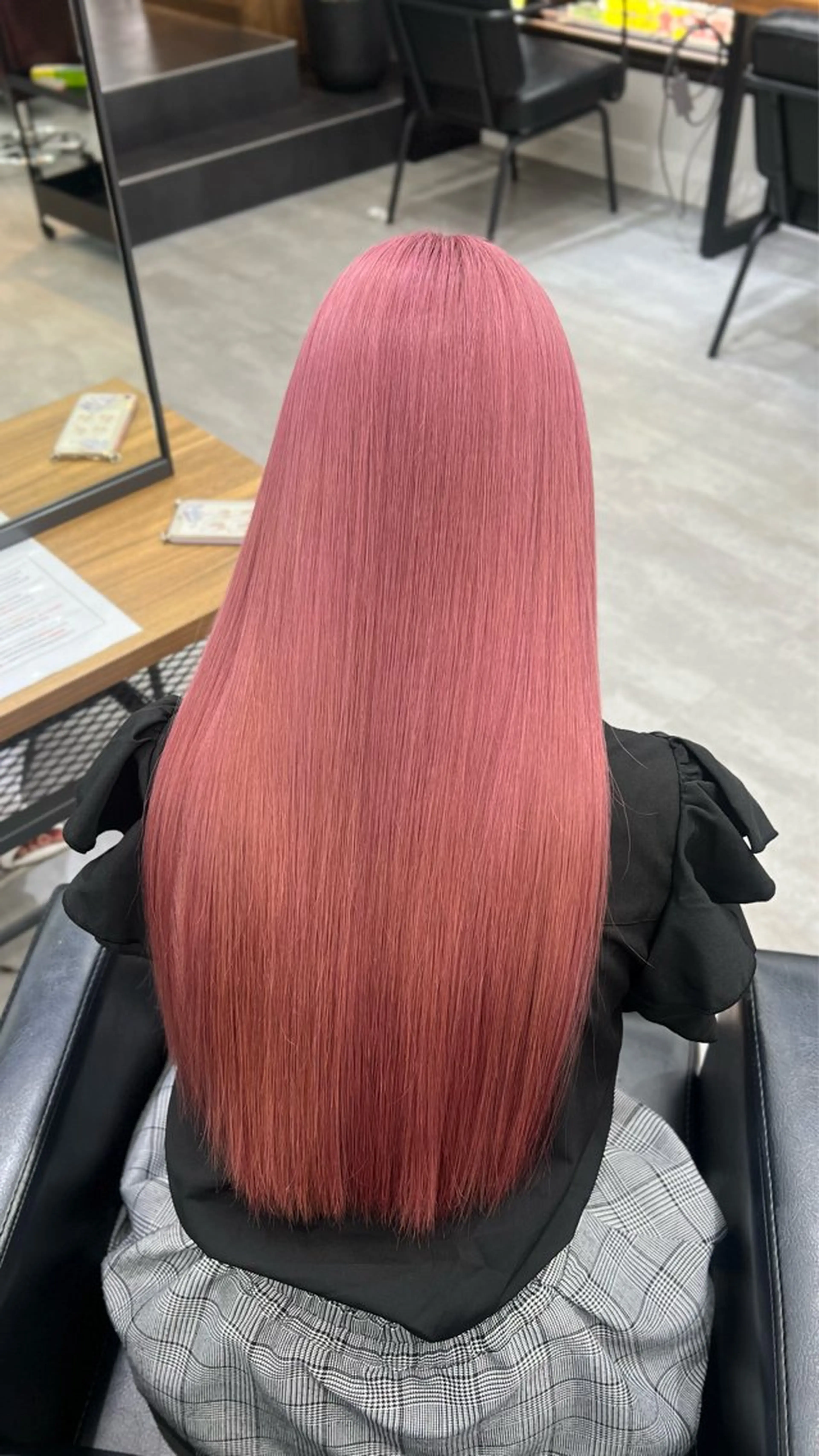 ロング カラー シールエクステ ブリーチ 透明感カラー デザインカラー ダブルカラー ショート/ウルフ カットモデル募集のヘアスタイル