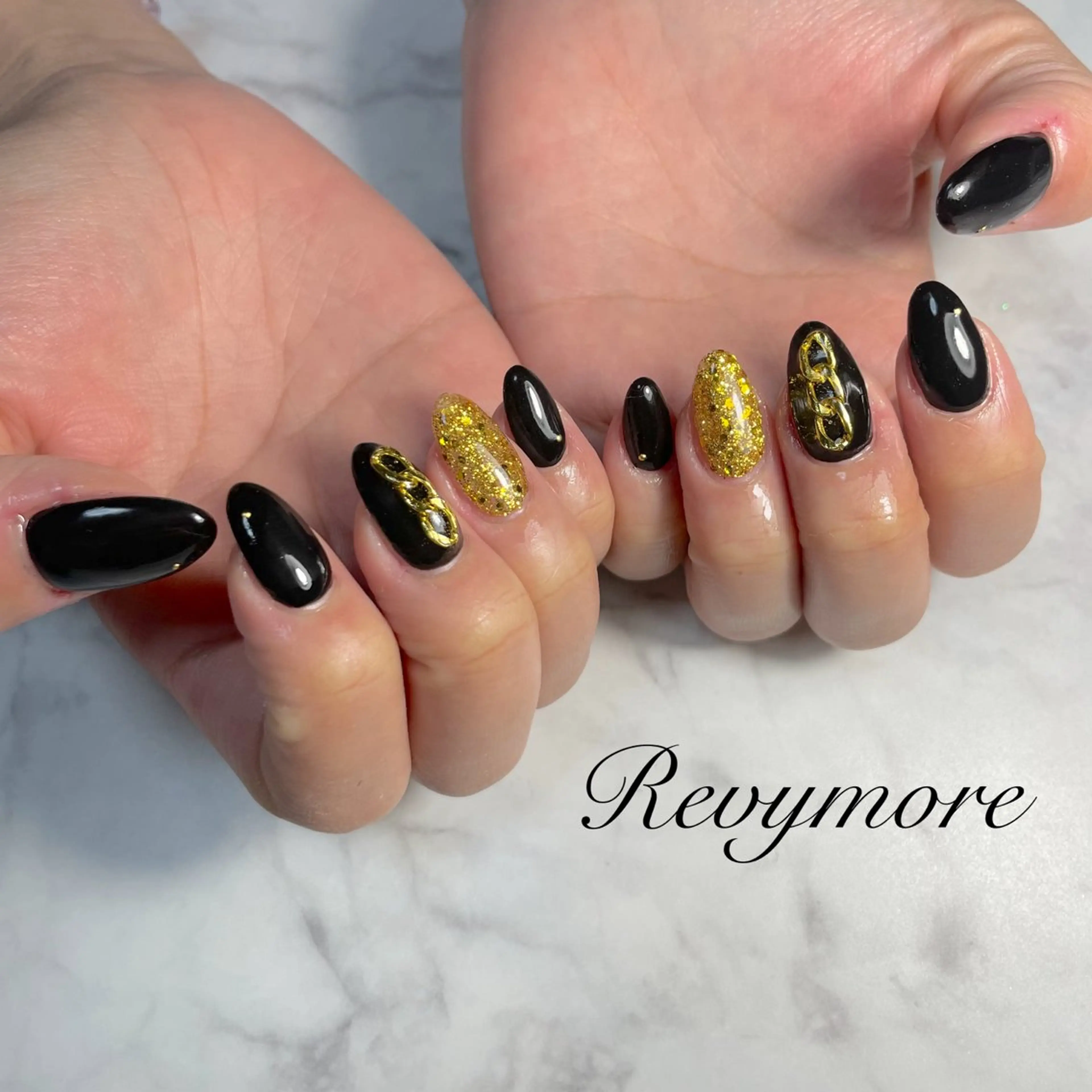 ネイル ジェルネイル ゴールド キラキラネイル 韓国ネイル ニュアンスネイル nail salon Revymore所属・nail salon Revymoreのネイルデザイン