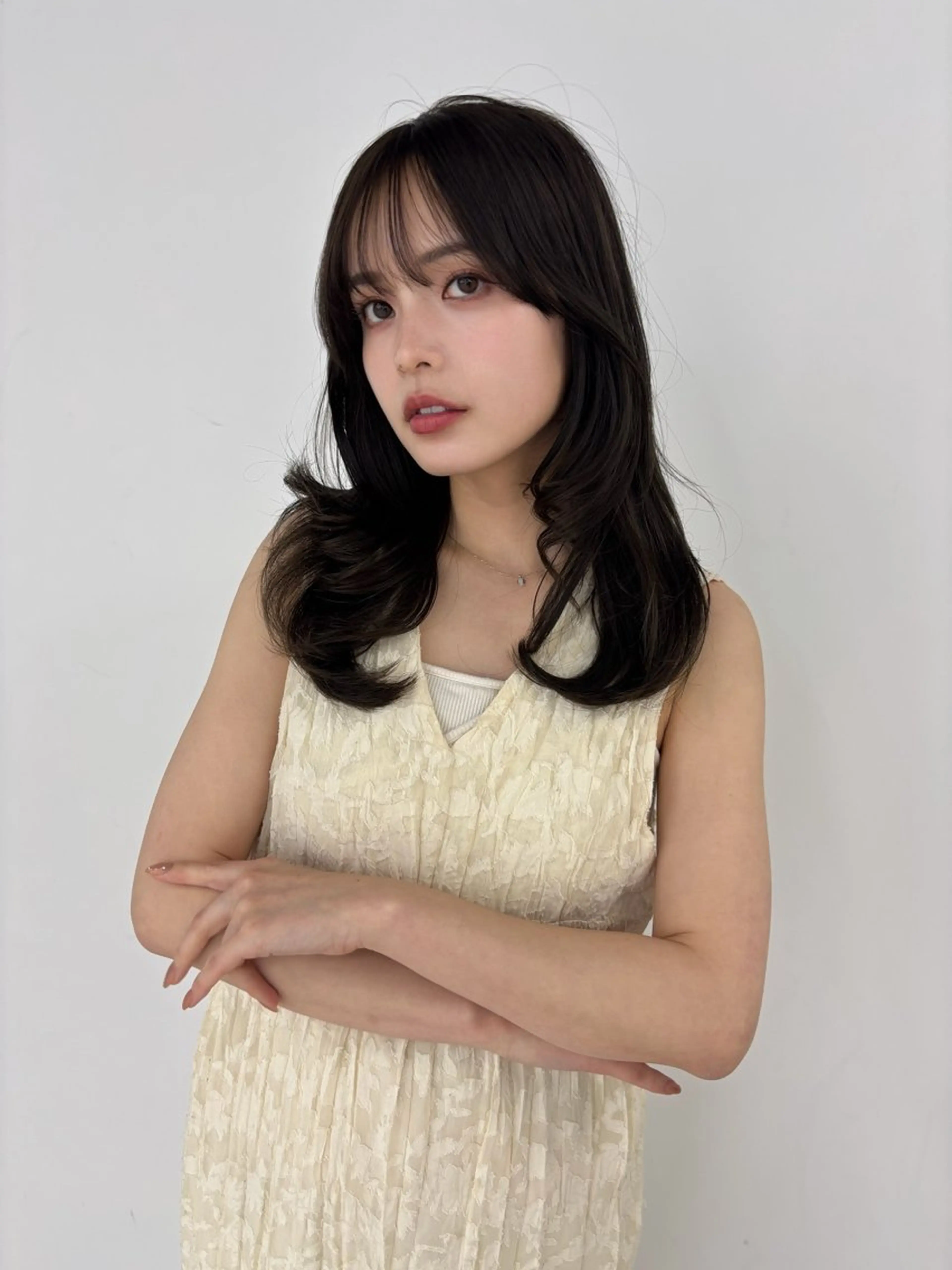 ミディアム 顔まわりレイヤー 顔周りカット レイヤーカット シースルーバング カット ヘアカラー トリートメント モテ髪‎🫧赤み消し カラー表参道きょうこのヘアスタイル