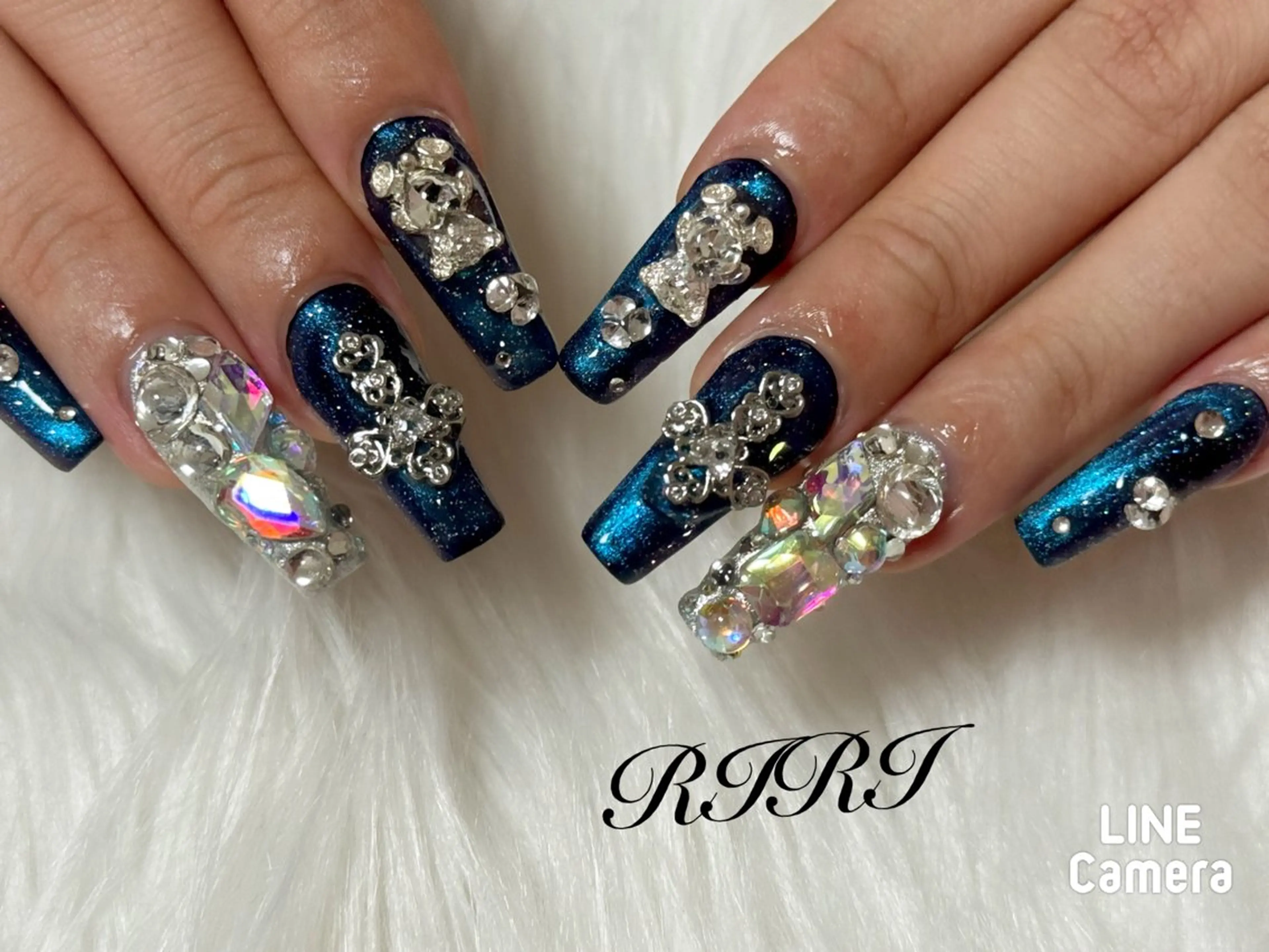 ネイル ブルー 成人式 ジェルネイル キラキラネイル 韓国ネイル riri オーナーのネイルデザイン