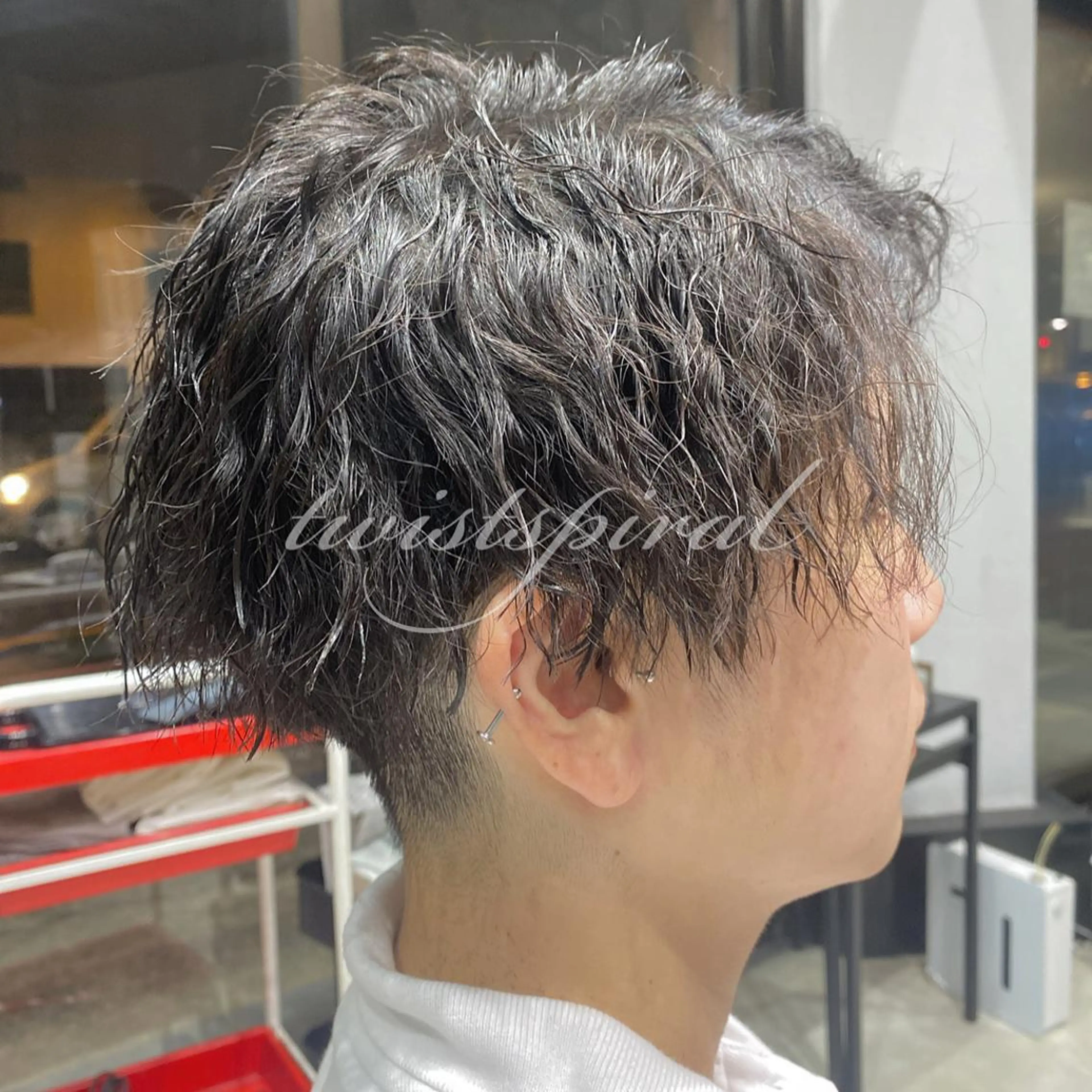 ミディアム パーマ メンズ わたなべ りょうのヘアスタイル