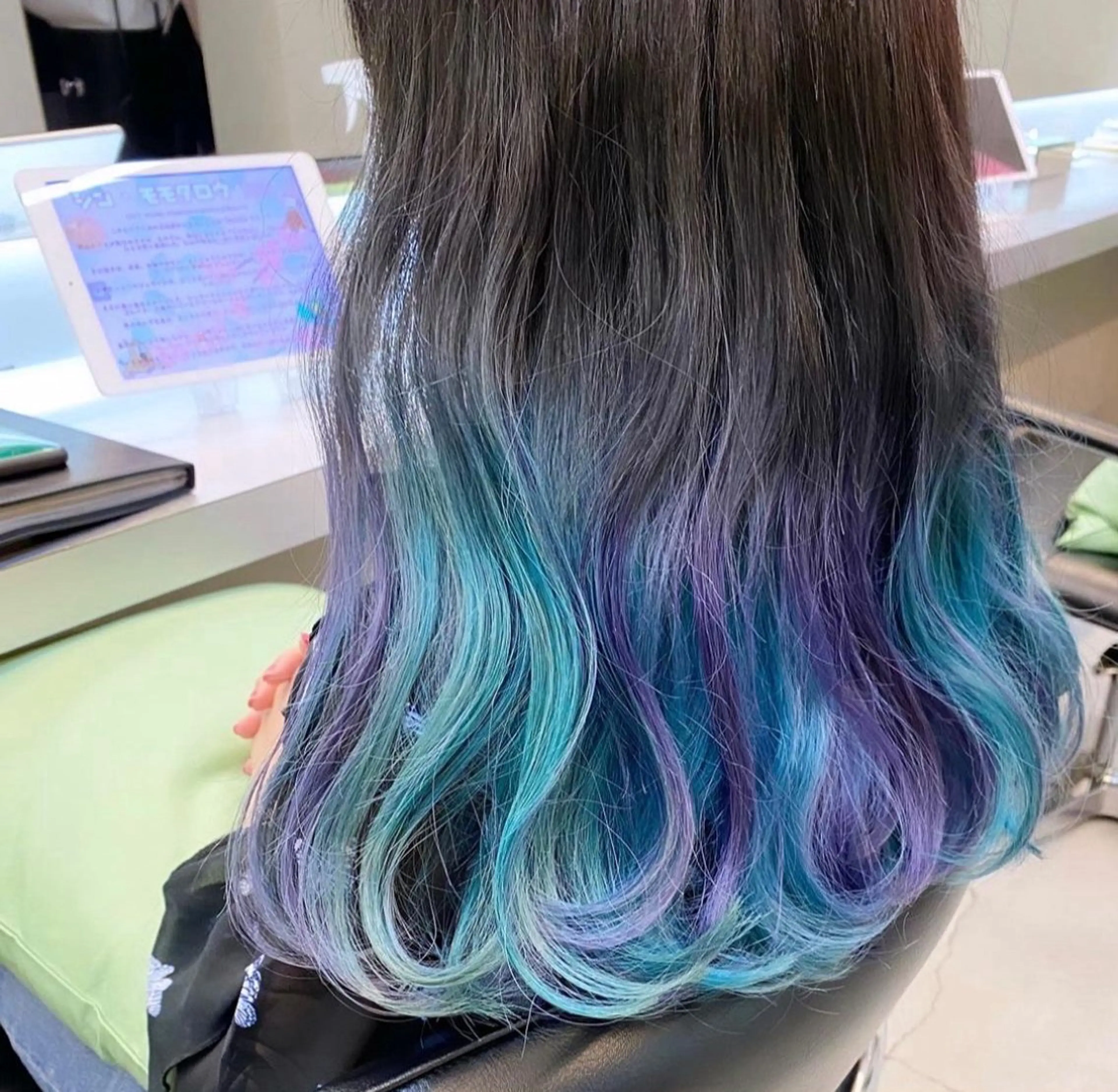 セミロング カラー グラデーションカラー ラベンダーカラー パープルカラー カット ヘアカラー トリートメント 艶髪と透明感を ‼️/若林のヘアスタイル