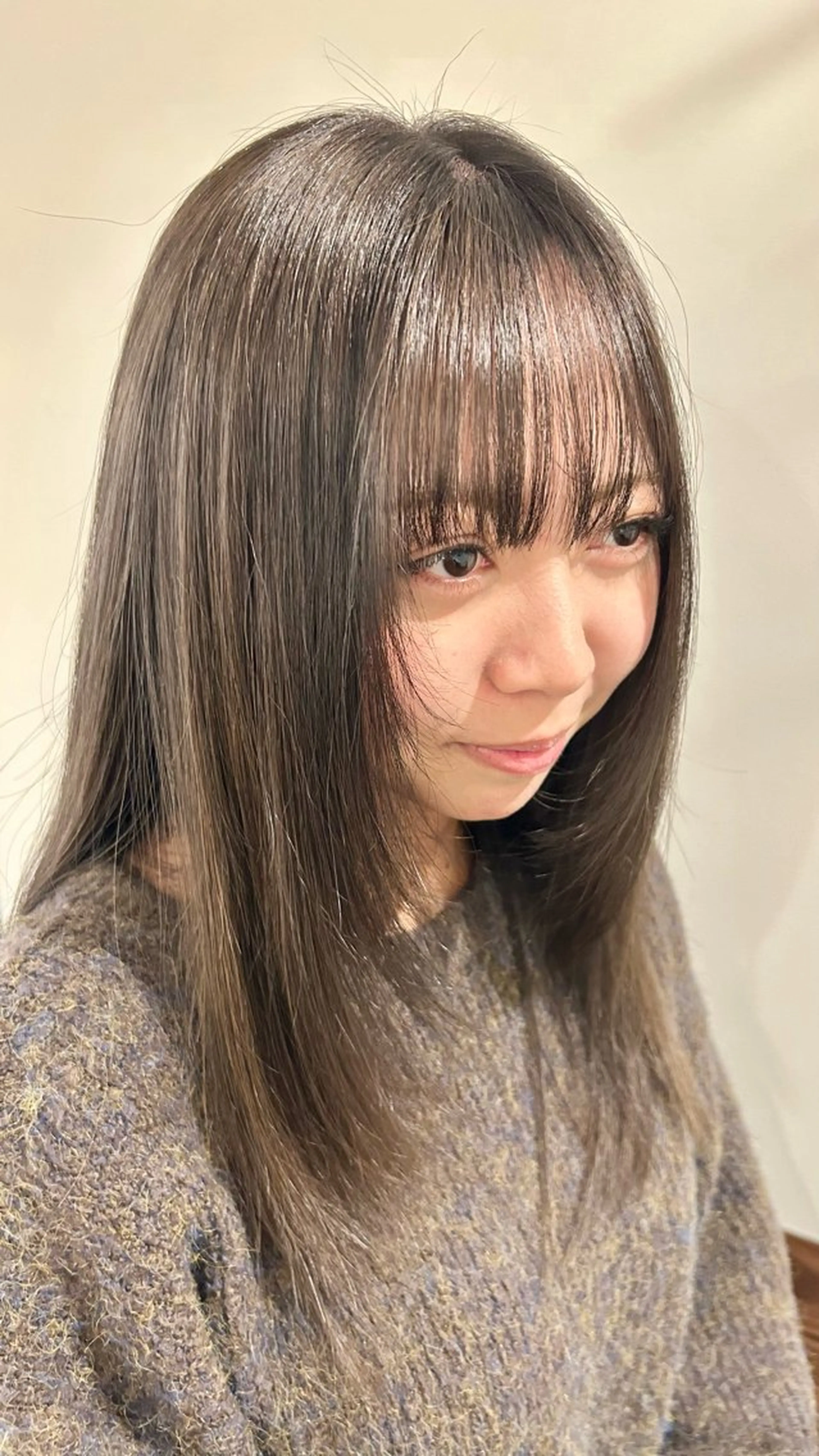 ロング カラー ベージュカラー オリーブベージュ 顔まわりレイヤー 顔周りカット レイヤーカット フルヤ ユウキのヘアスタイル