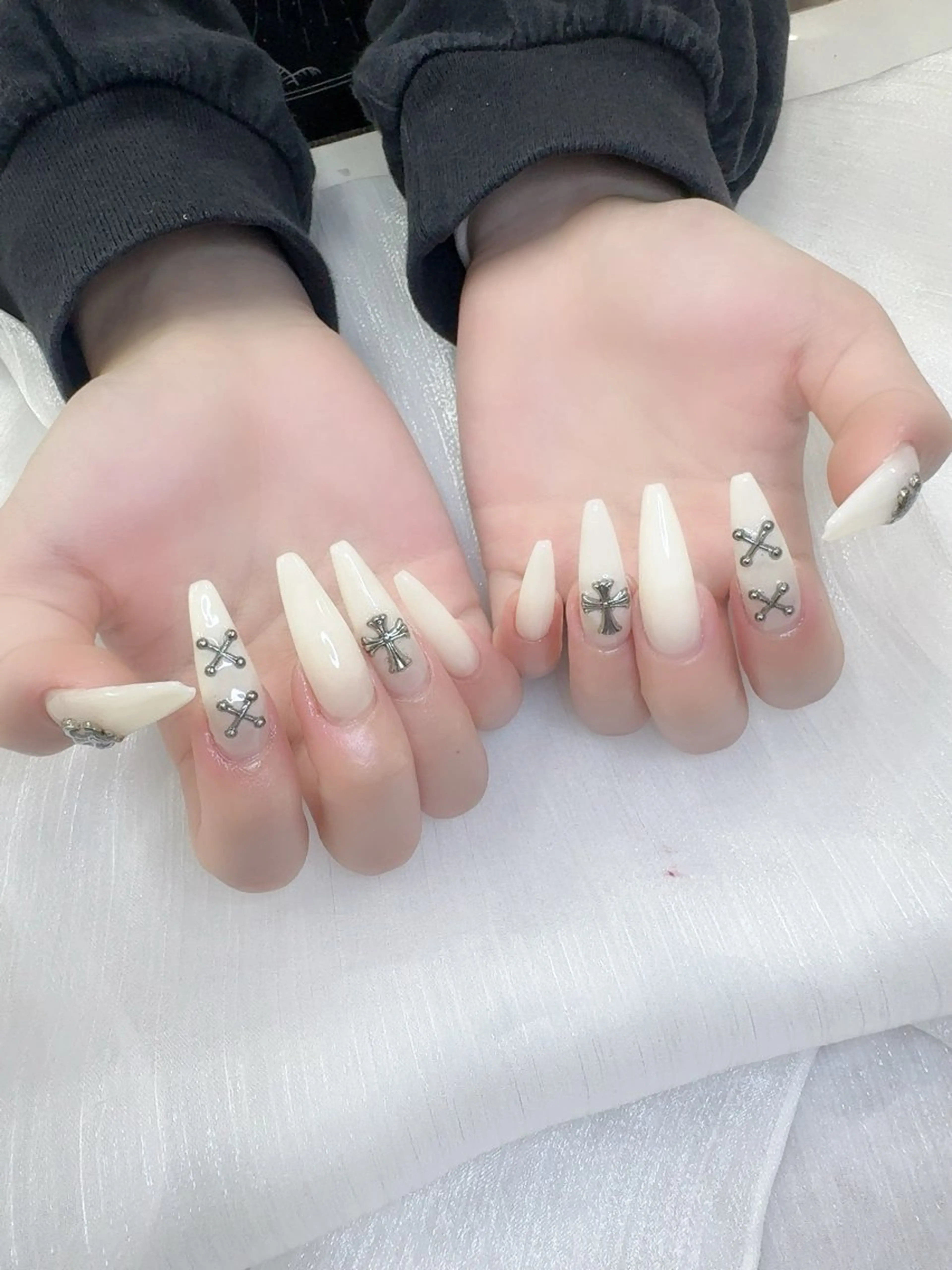 ネイル フレンチネイル 韓国ネイル マグネットネイル ニュアンスネイル オフィスネイル ハンドネイル Mlan Nailのネイルデザイン