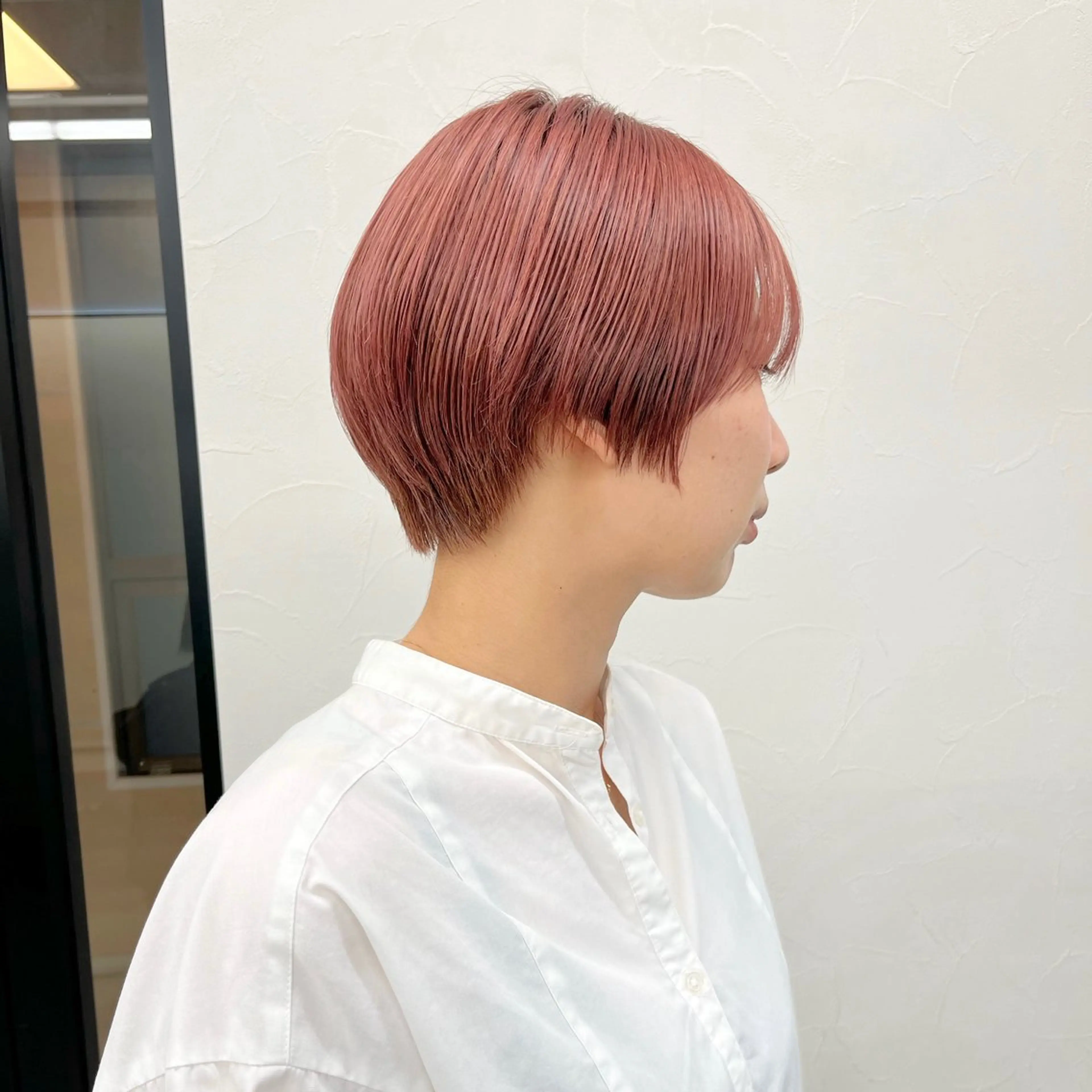 ショート カラー ベージュカラー ブリーチ ブリーチなしカラー ピンクカラー ピンクベージュ カット ヘアカラー トリートメント 初めてのショート お任せください✂️のヘアスタイル