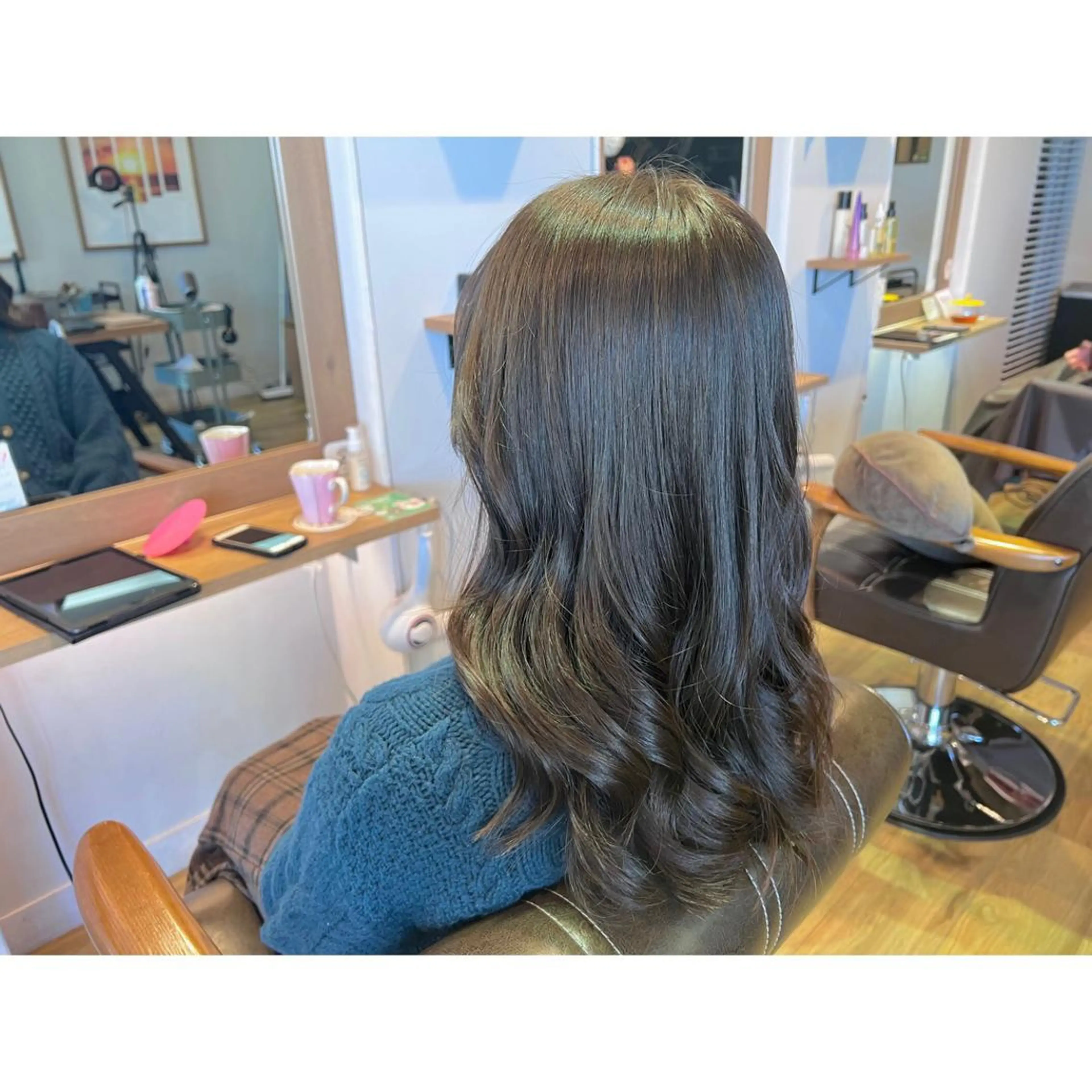 ロング カラー グレージュ オリーブグレージュ オリーブグレー ヘアカラー トリートメント ツキダテ ユイのヘアスタイル