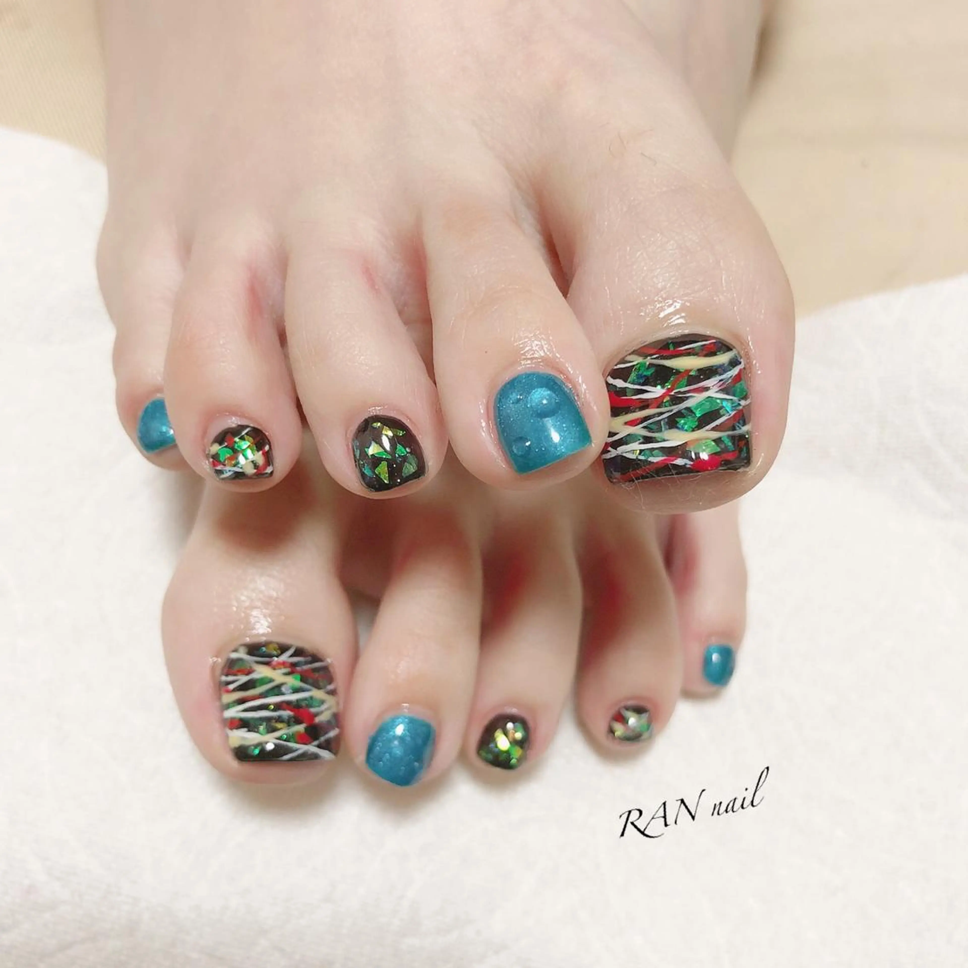 ネイル ブルー キラキラネイル ヨーヨーネイル ハンドネイル フットネイル RAN nailのネイルデザイン