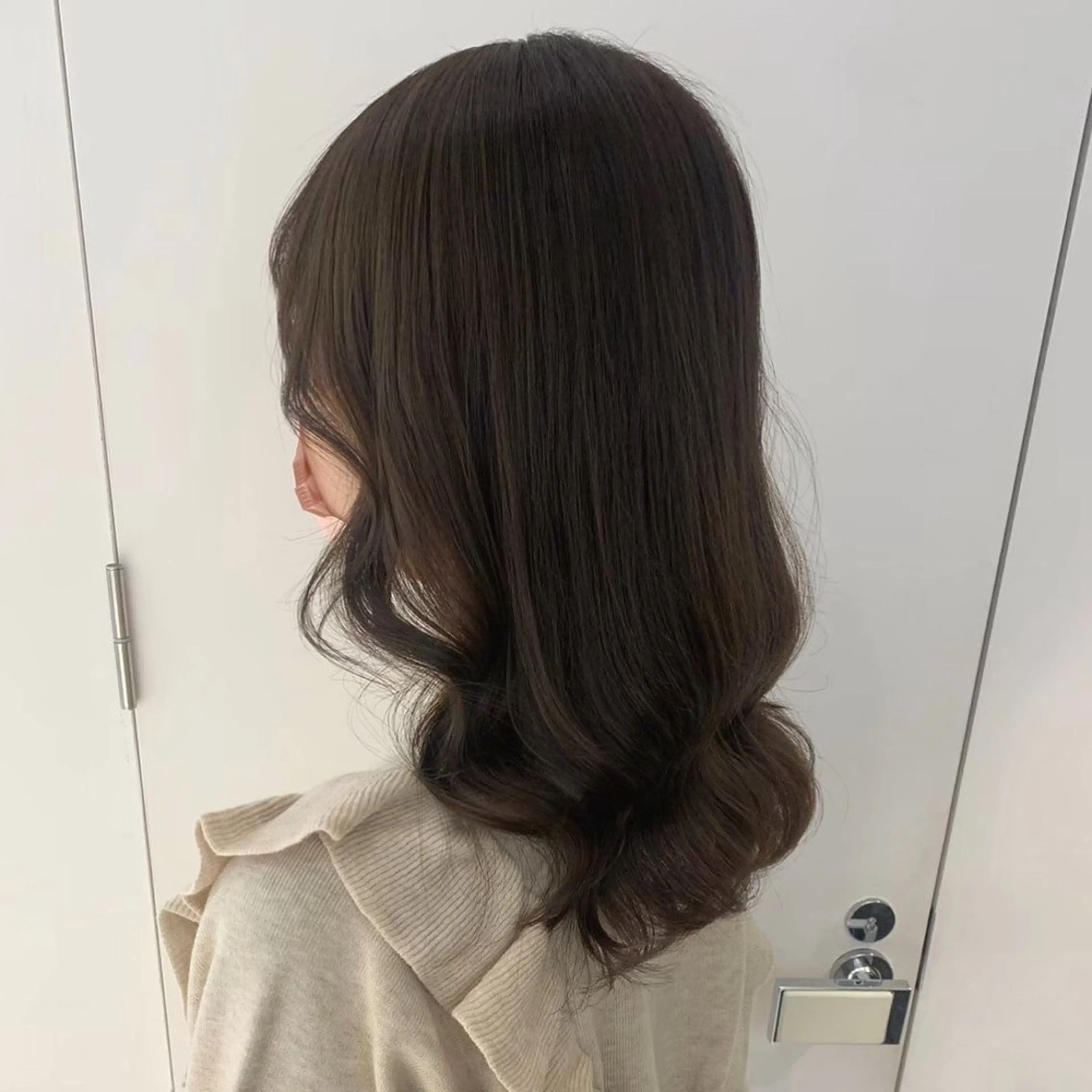 セミロング カラー 透明感カラー グレージュ オリーブカラー オリーブグレージュ オリーブグレー ParveMix￤ 出石 菜々🥂のヘアスタイル