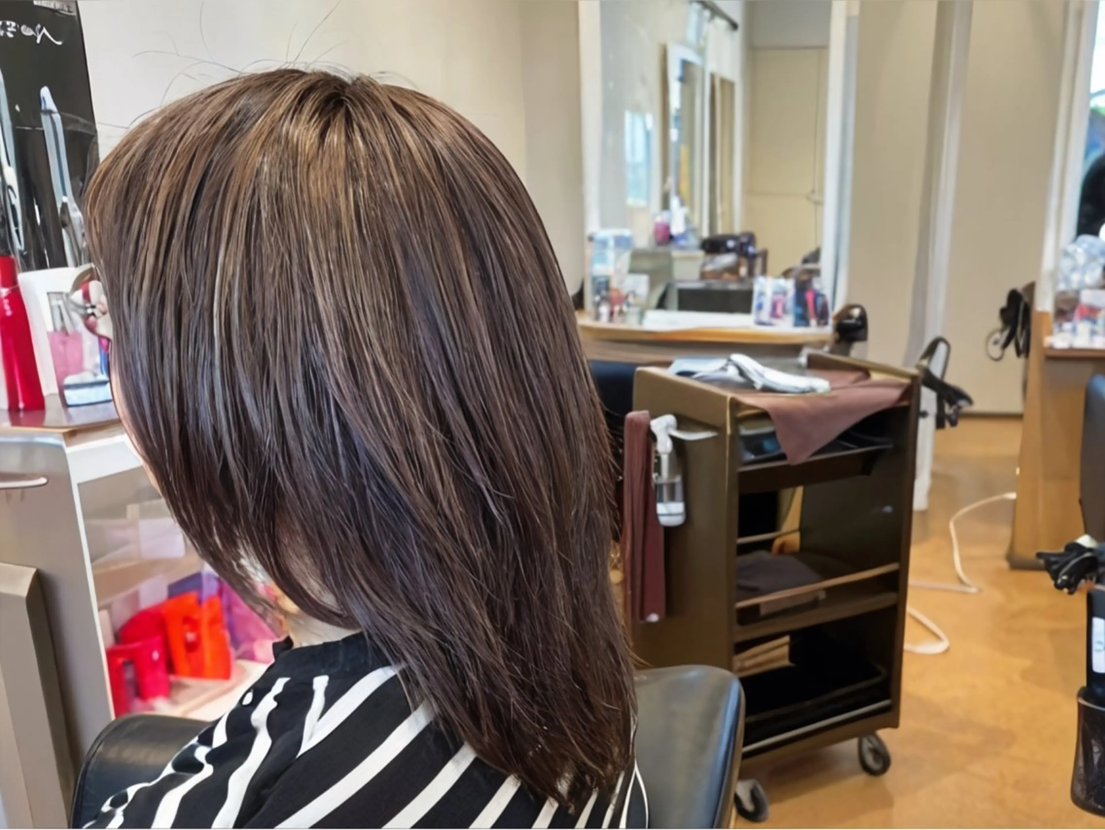 ミディアム カラー イヤリングカラー ハイライトカラー イルミナカラー ボブ ハイライト comfy(コンフィー)所属・秋山知穂ショート/ 縮毛矯正はお任せ🧸のヘアスタイル