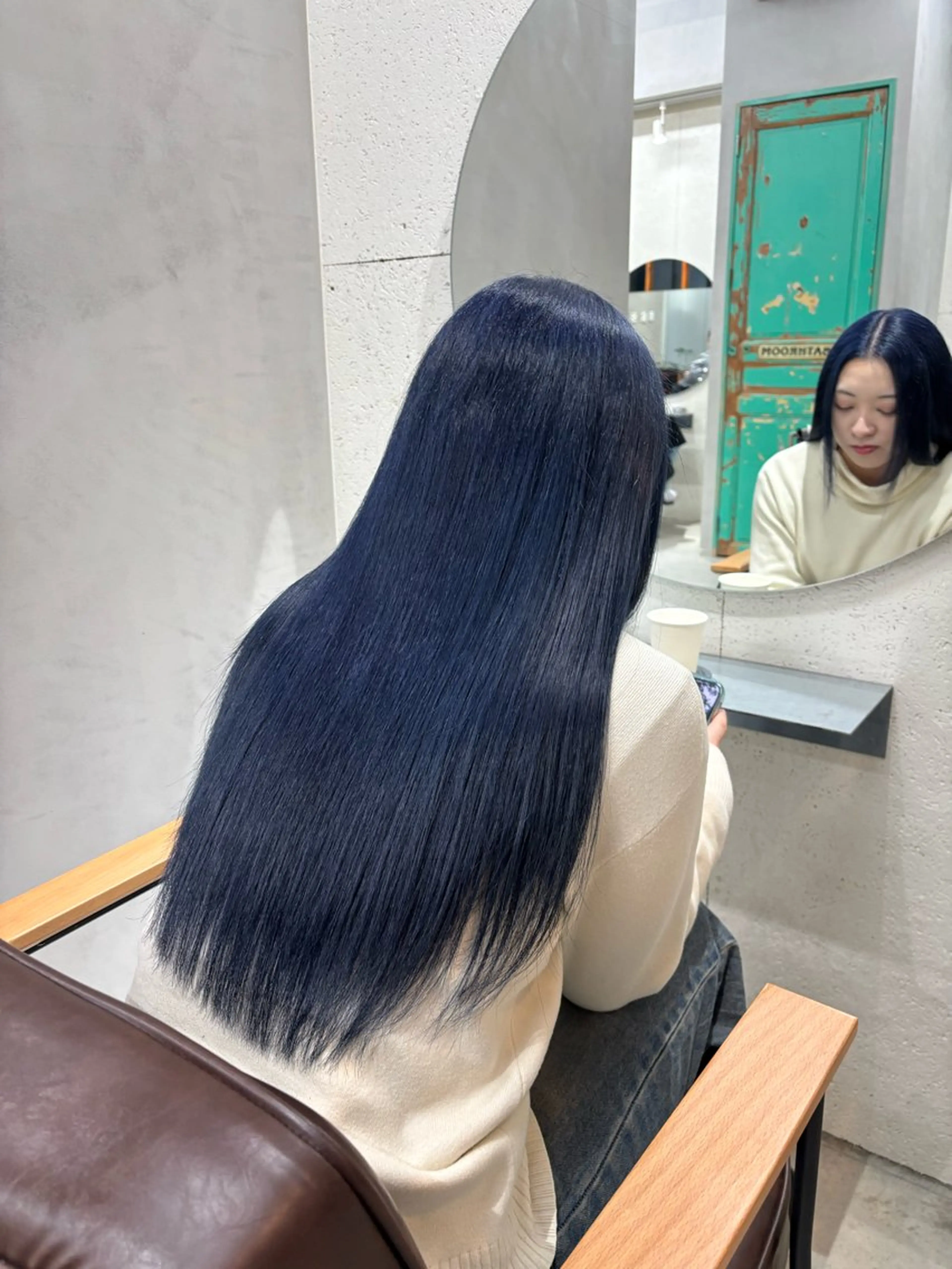 ロング カラー ブリーチ ブルーカラー ネイビーカラー カット ヘアカラー トリートメント ヘッドスパ ヘアセット オカベ ショウマのヘアスタイル