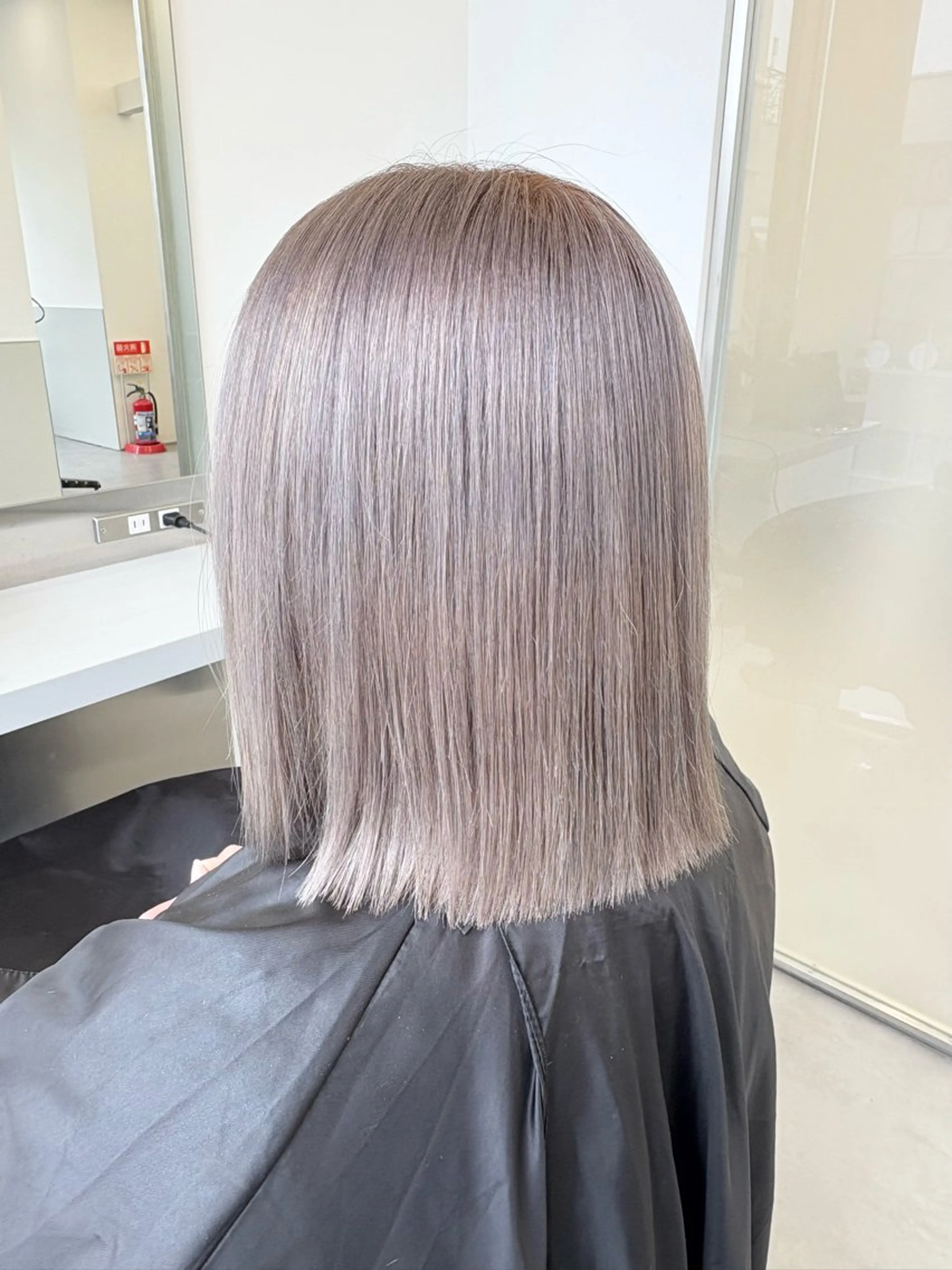 ミディアム カラー ブリーチ グレージュ 天野 利咲のヘアスタイル