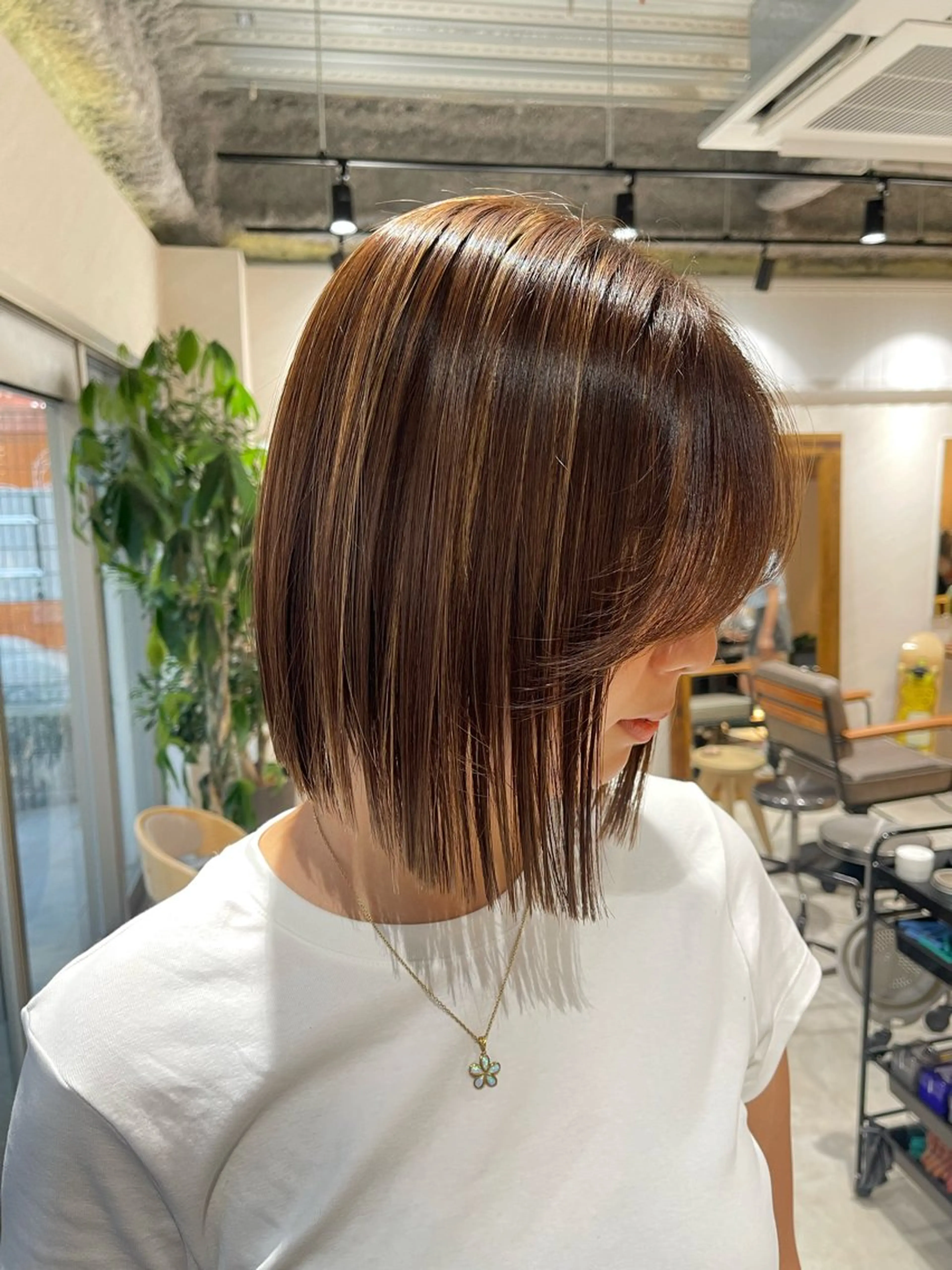 ミディアム カラー 切りっぱなしボブ ボブ カット トリートメント 🩵ボブ/レイヤー /髪質改善🩵のヘアスタイル