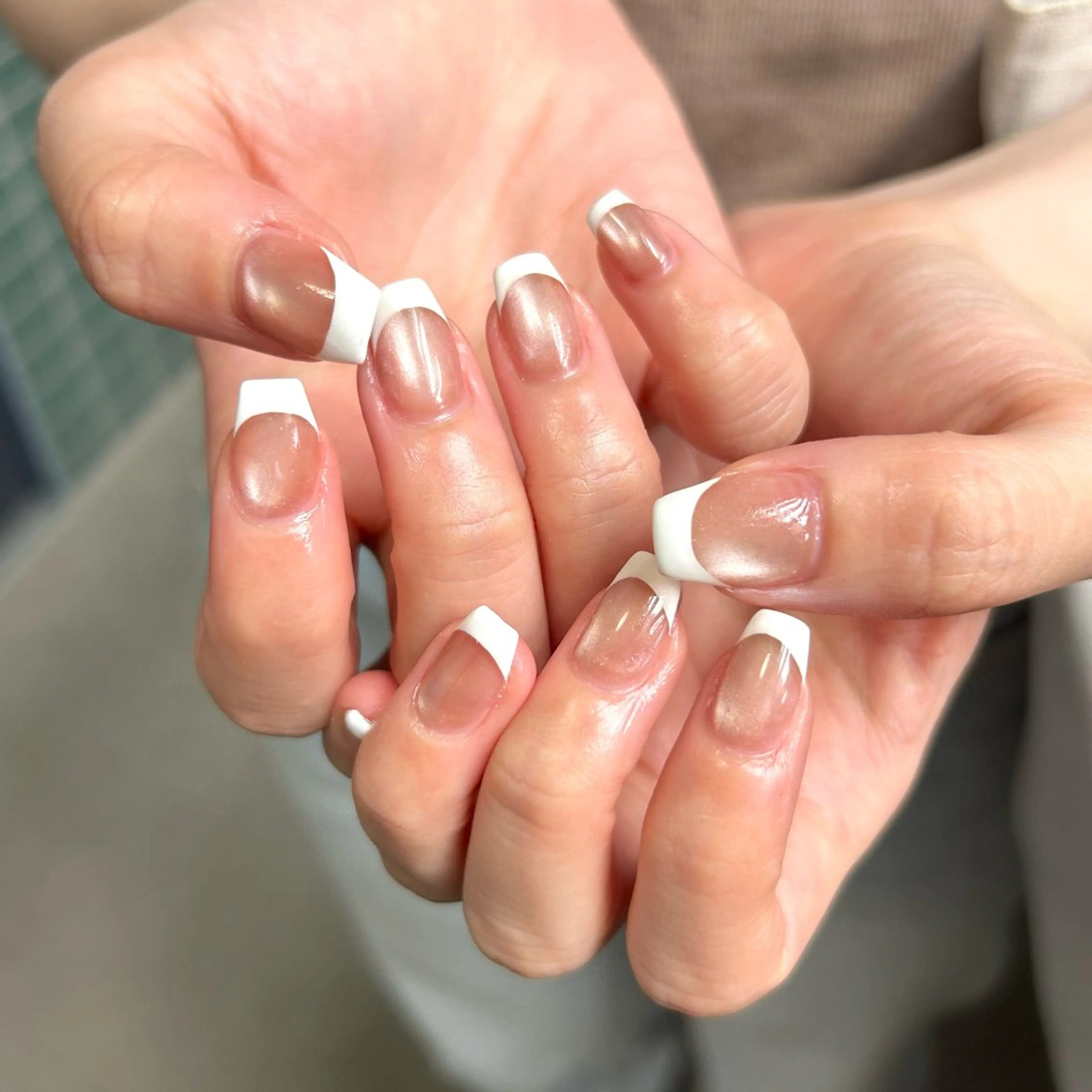 ネイル フレンチネイル マグネットネイル マグネットフレンチ shine'an fuka🌿🫧のネイルデザイン