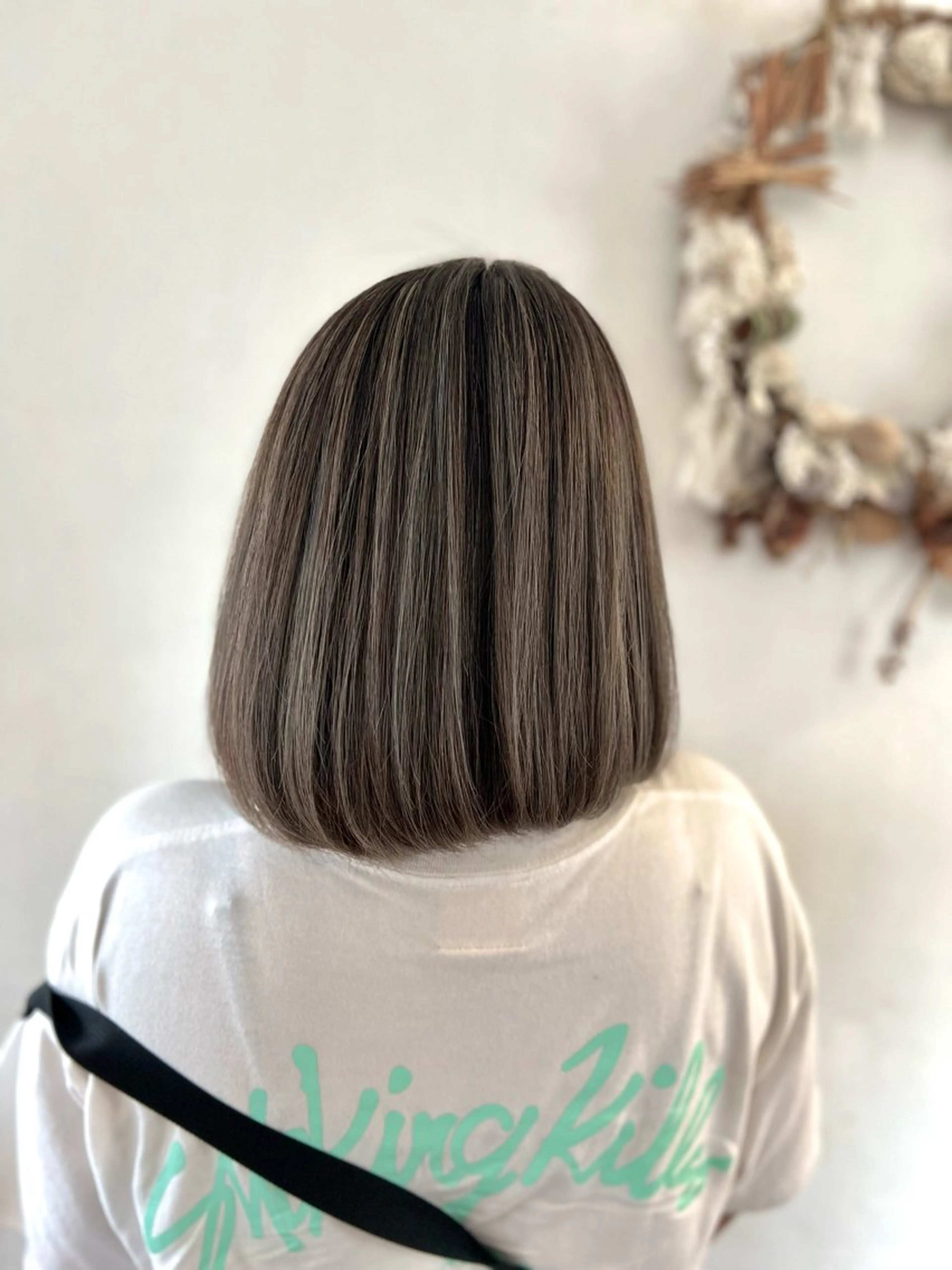 ミディアム カラー グレージュ ハイライトカラー ラベンダーカラー シルバー シルバーグレージュ ヘアカラー Style Tのヘアスタイル