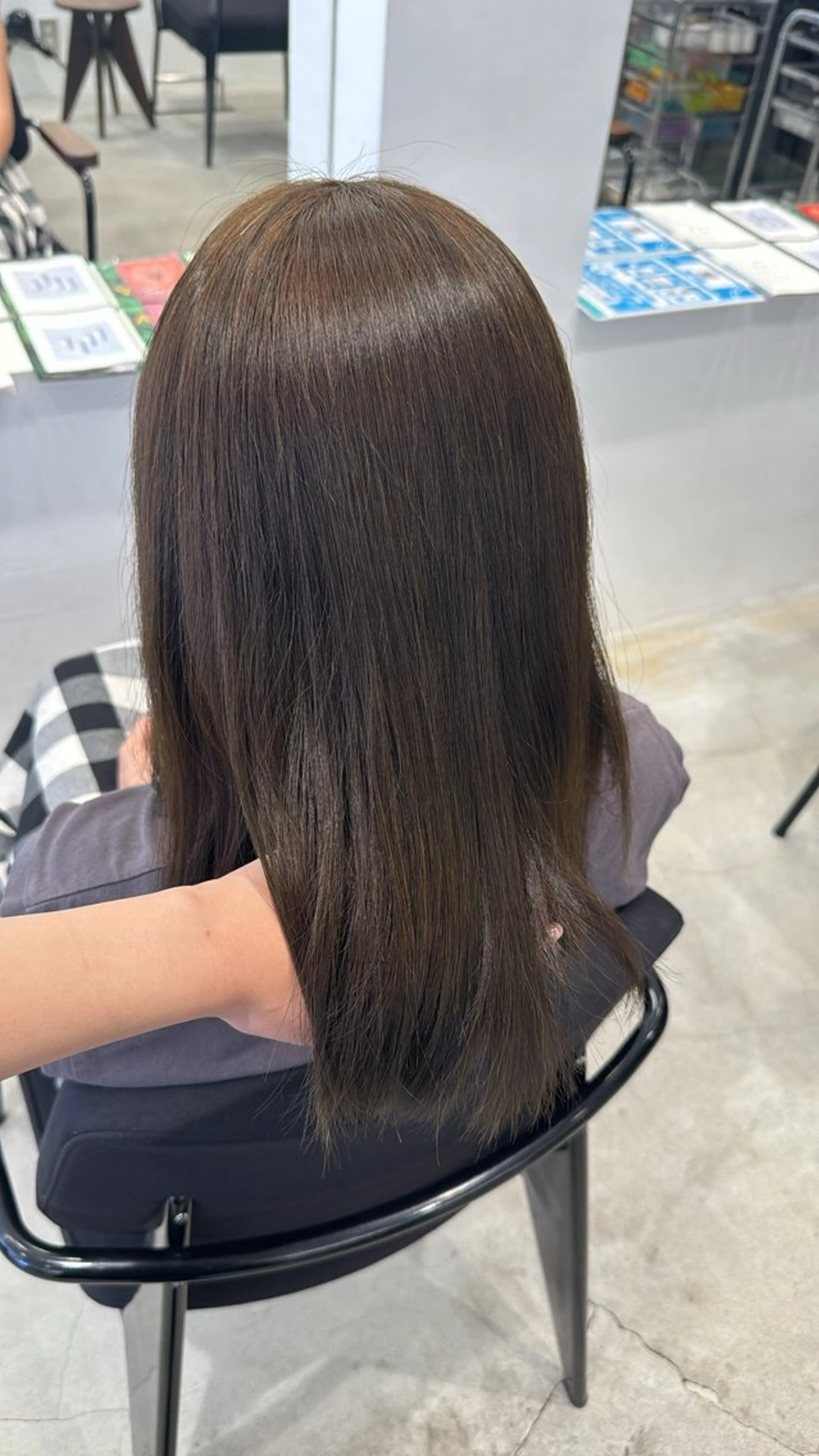 セミロング カラー ブラウンカラー オリーブブラウン 萩原 紗妃のヘアスタイル