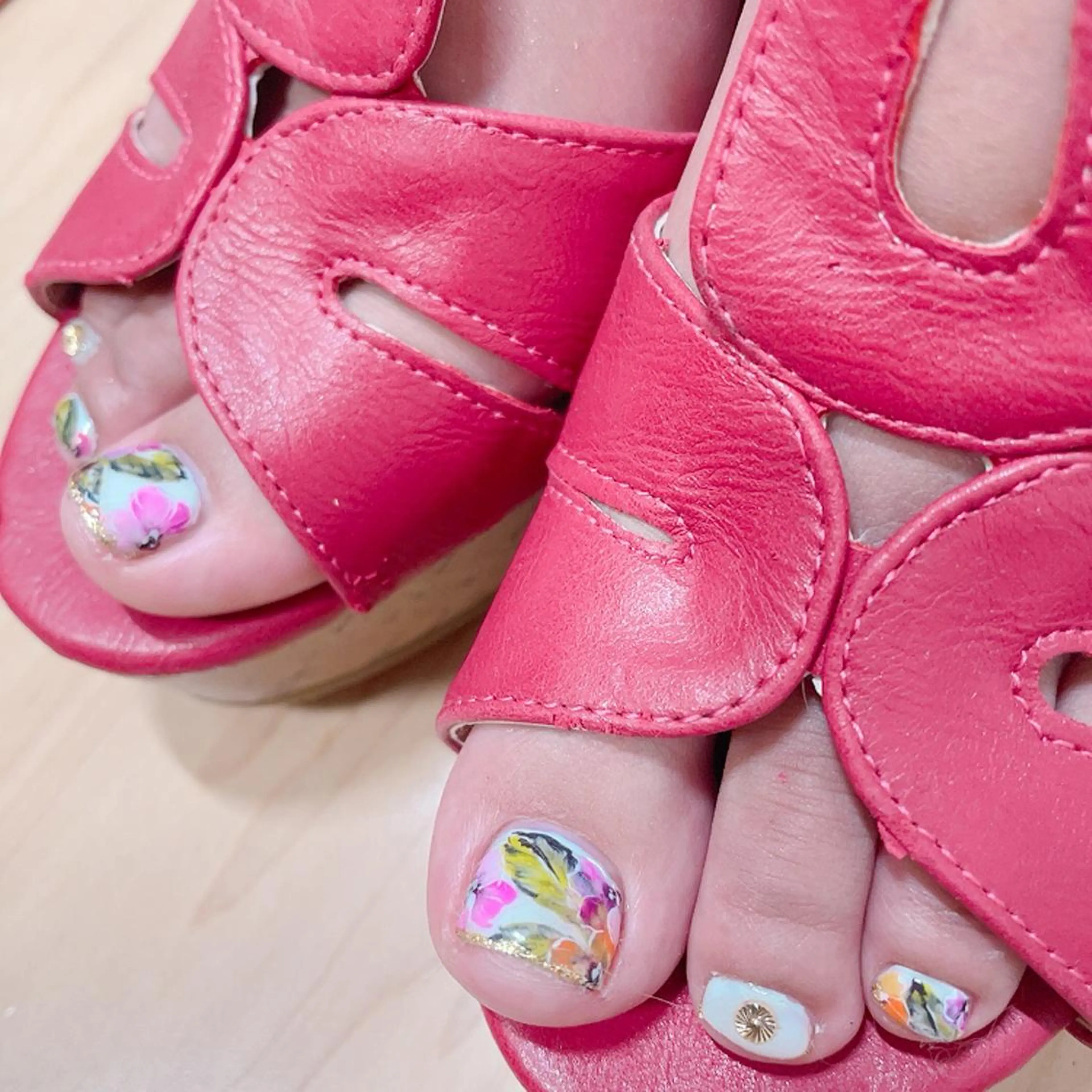 ネイル フットネイル 奥園 良恵のネイルデザイン