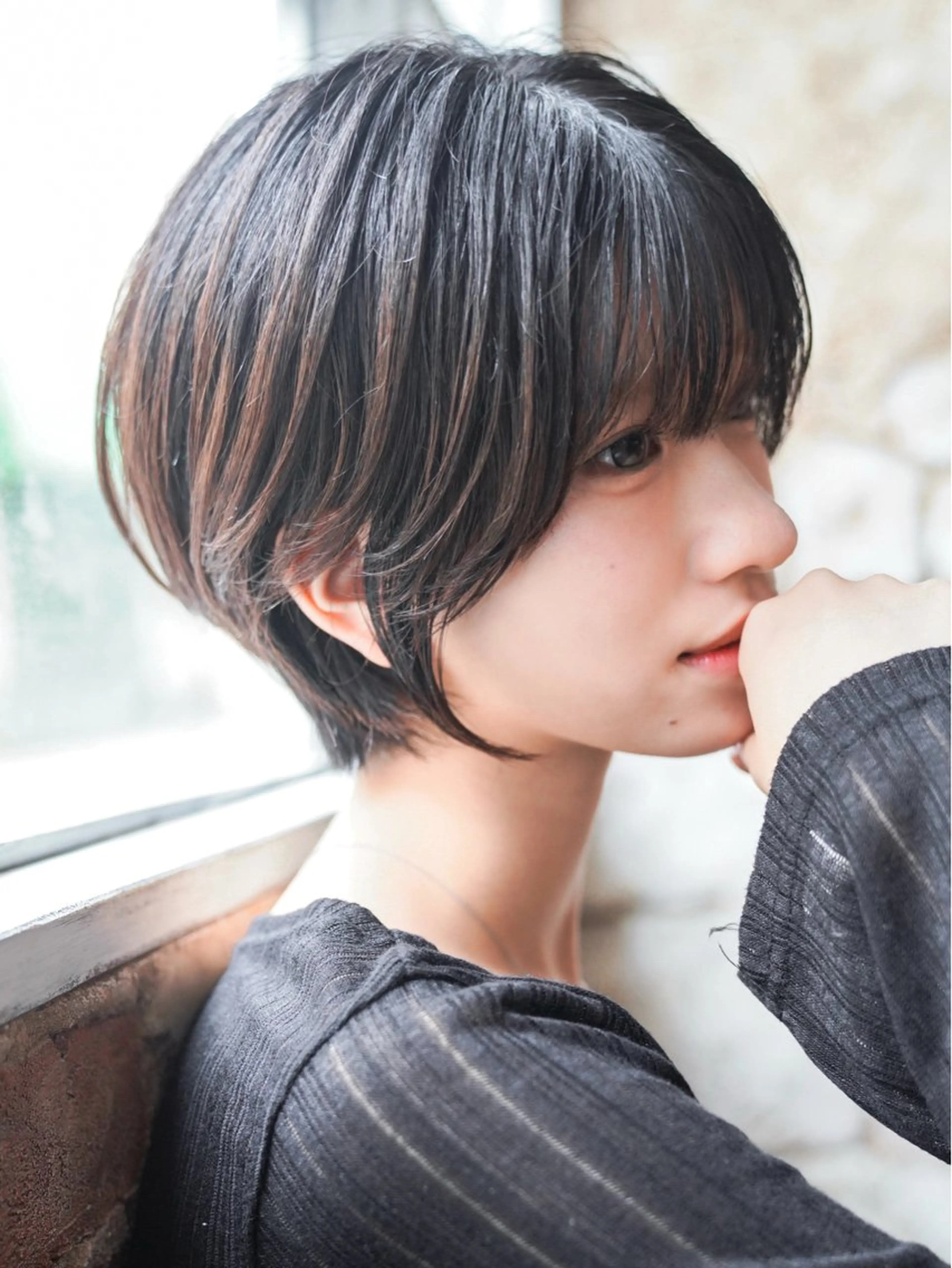 ショート カラー カライング所属・ズミ/垢抜けレイヤー 🦖透明感カラーのヘアスタイル