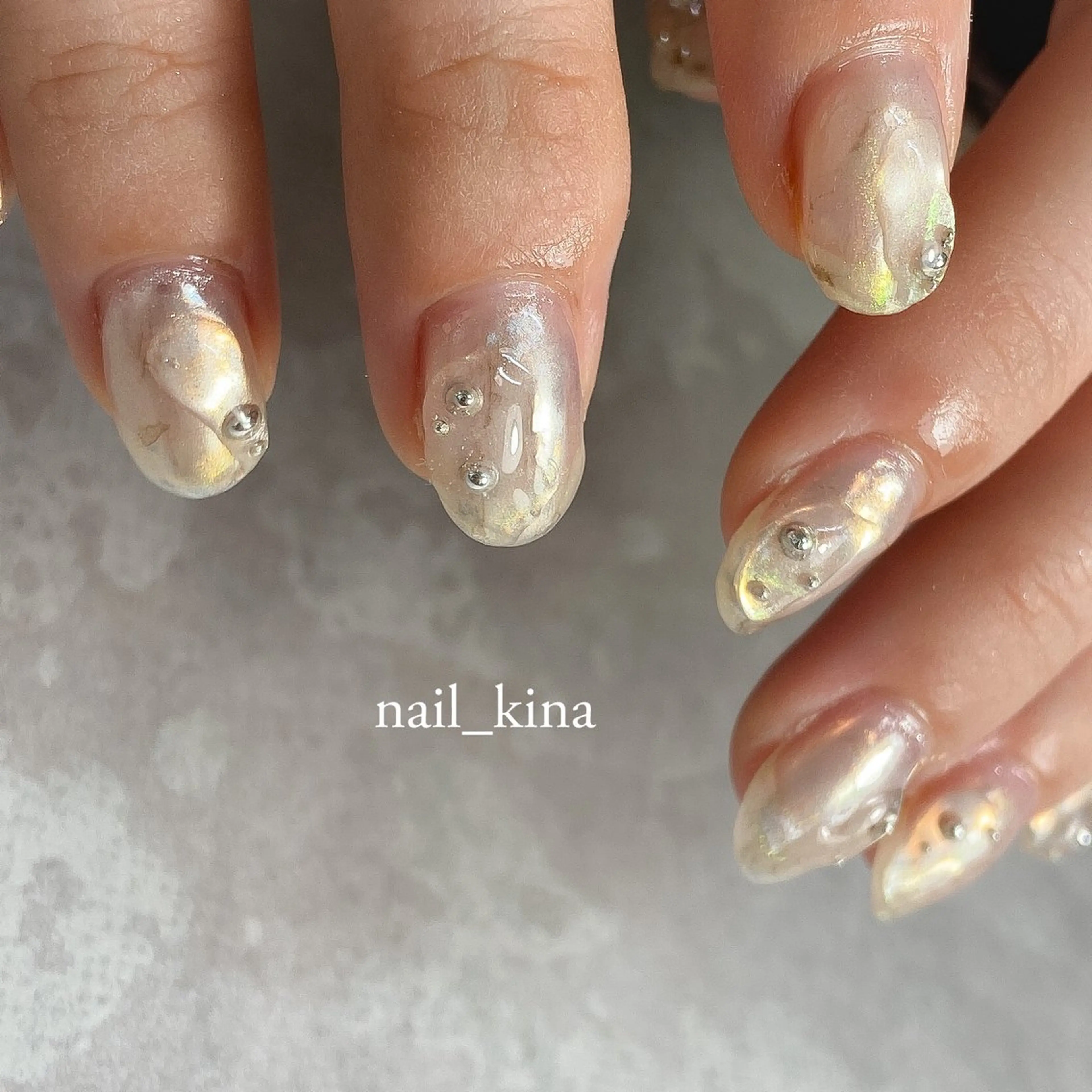 ネイル 持ち込み ニュアンスネイル ぷっくりネイル シルバー nail_ kinaのネイルデザイン