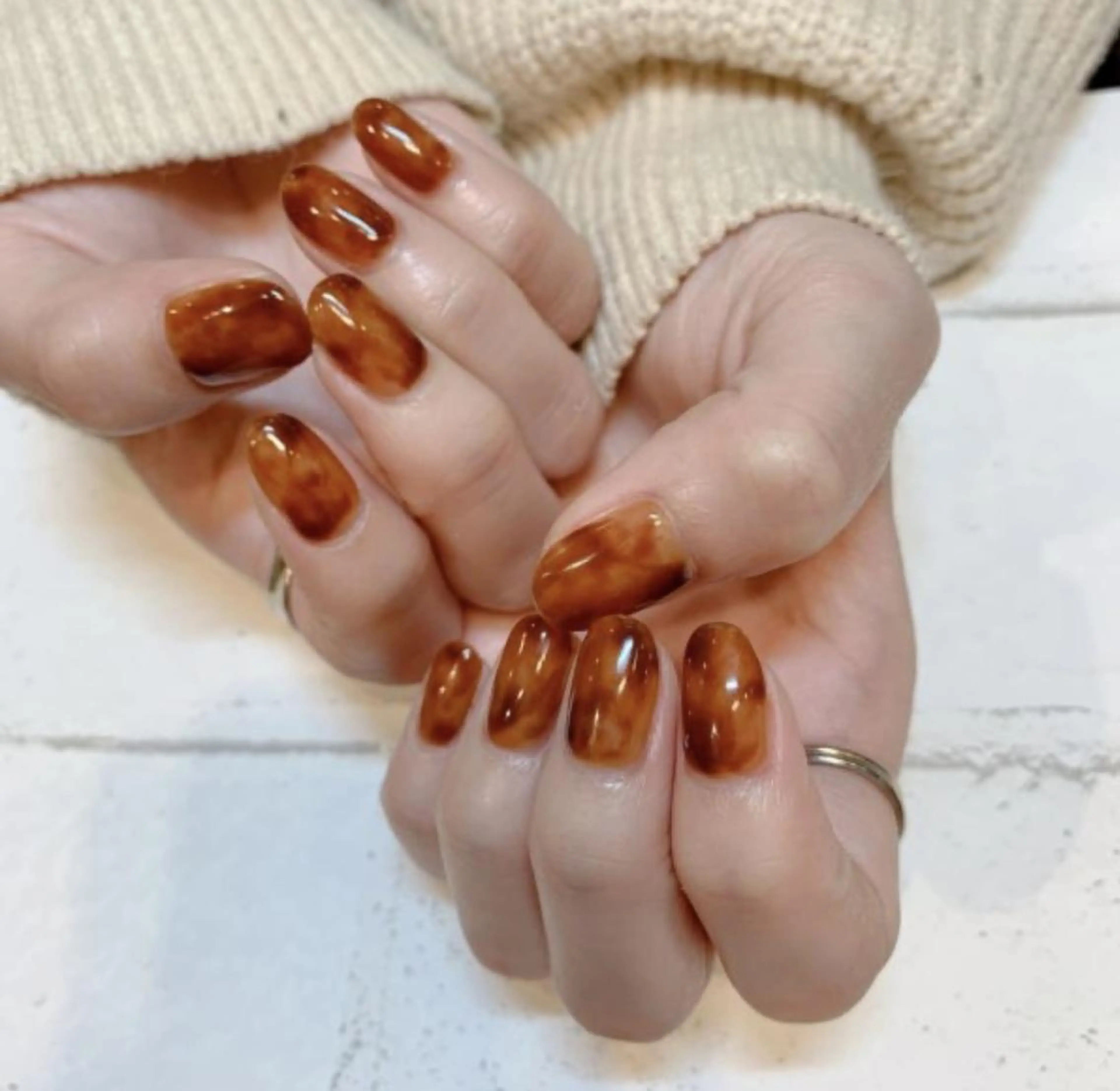 [ハンド]秋冬の定番大人上品なべっ甲ネイル【初来店・来店2回目】 ¥8000 3回以降＋800円の写真