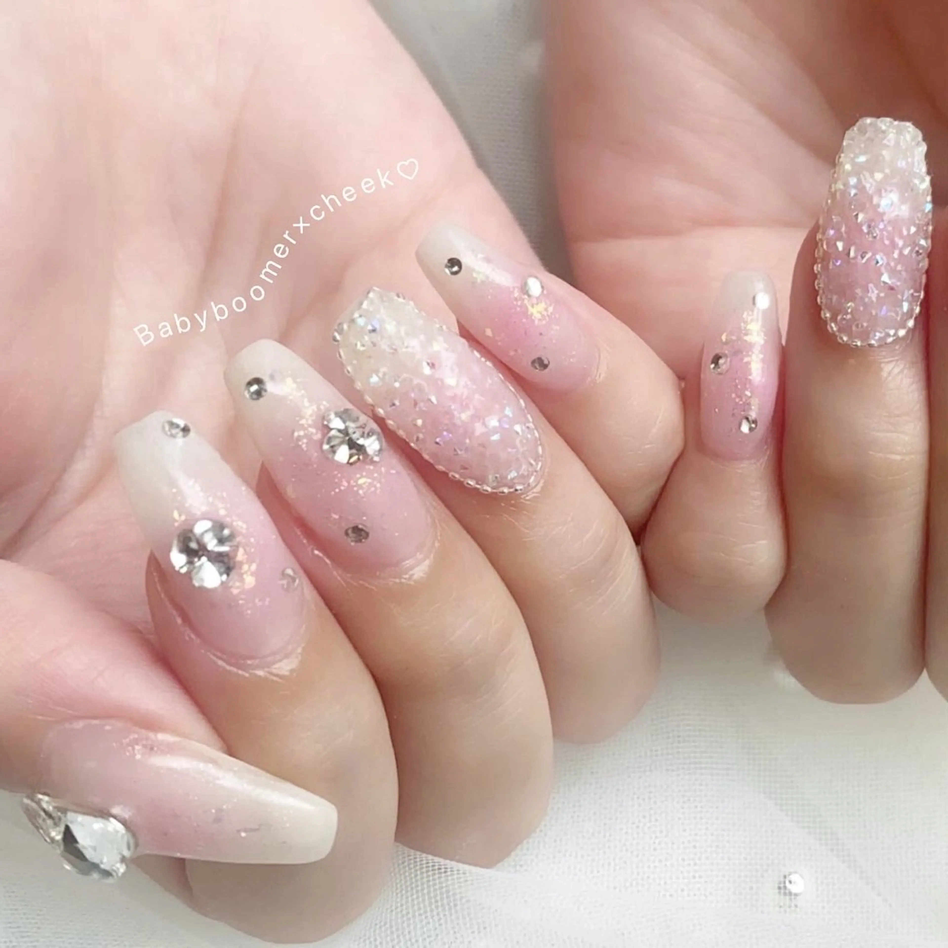 ネイル チークネイル ラメ(グリッター) 持ち込み ハンドネイル フットネイル Nailsalon mui.所属・中家 亜紗子のネイルデザイン