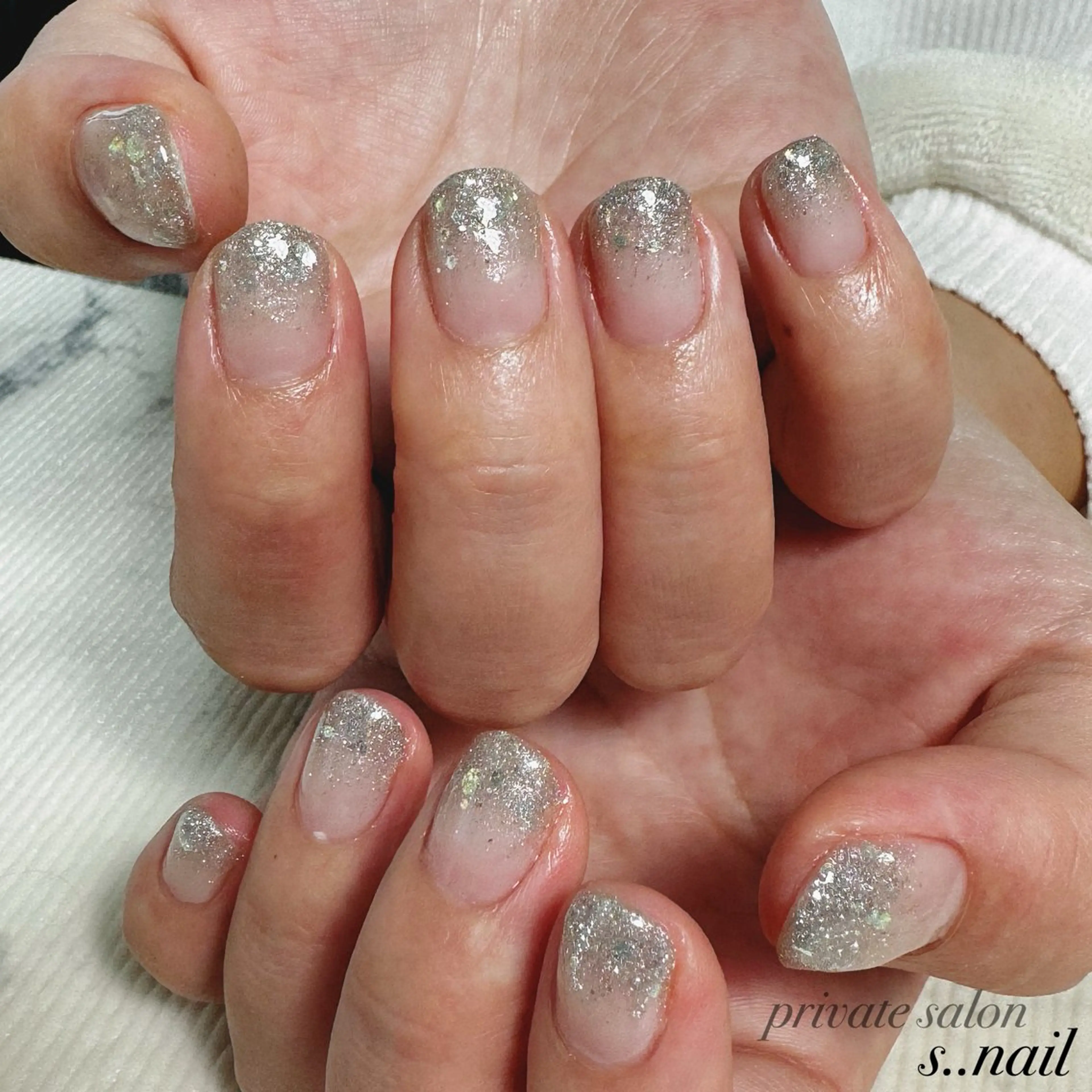 ネイル ラメ(グリッター) シルバー ホワイト ハンドネイル フットネイル s..nail / MORITAのネイルデザイン