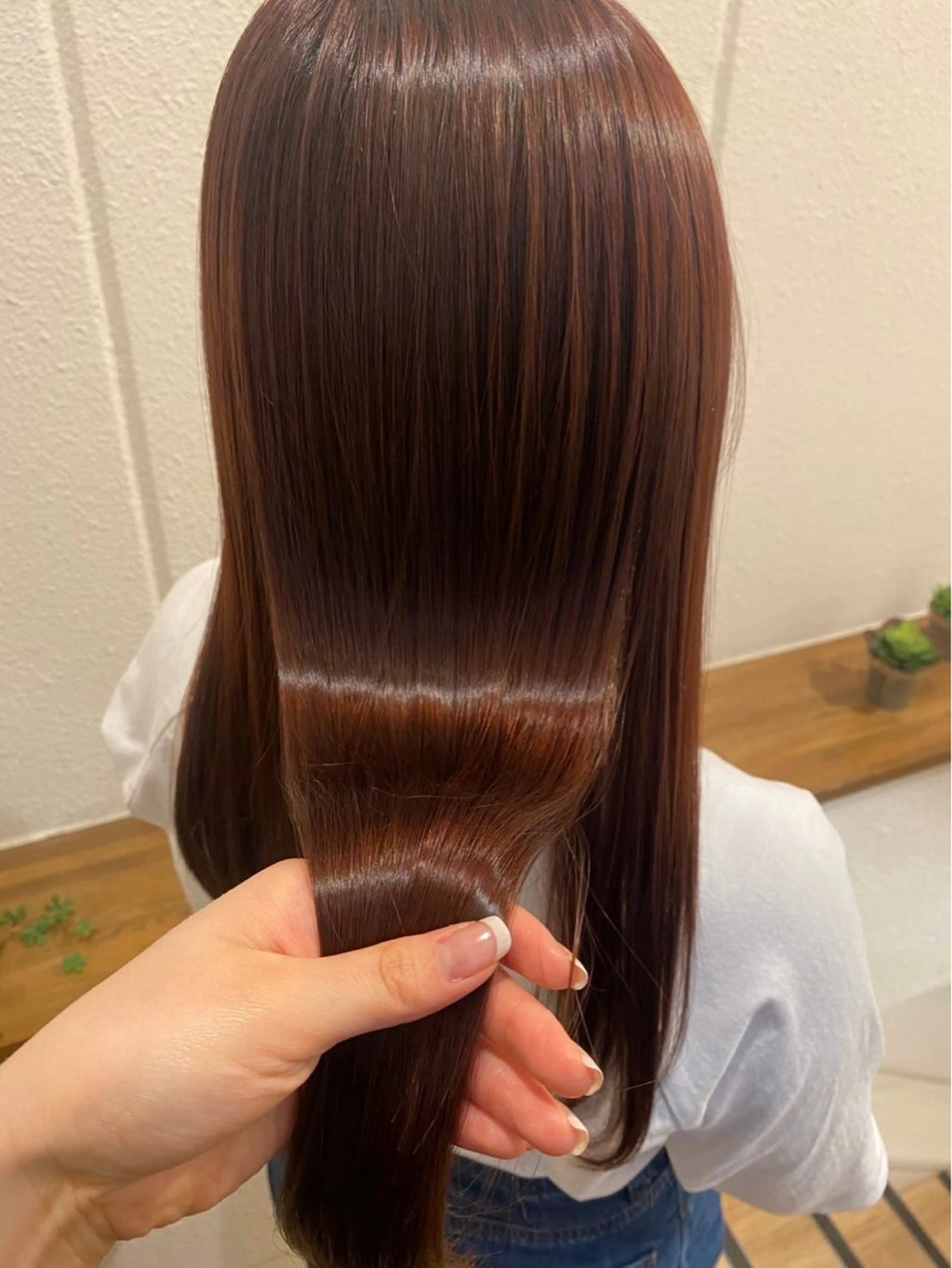 ロング カラー 新岡 萌乃のヘアスタイル