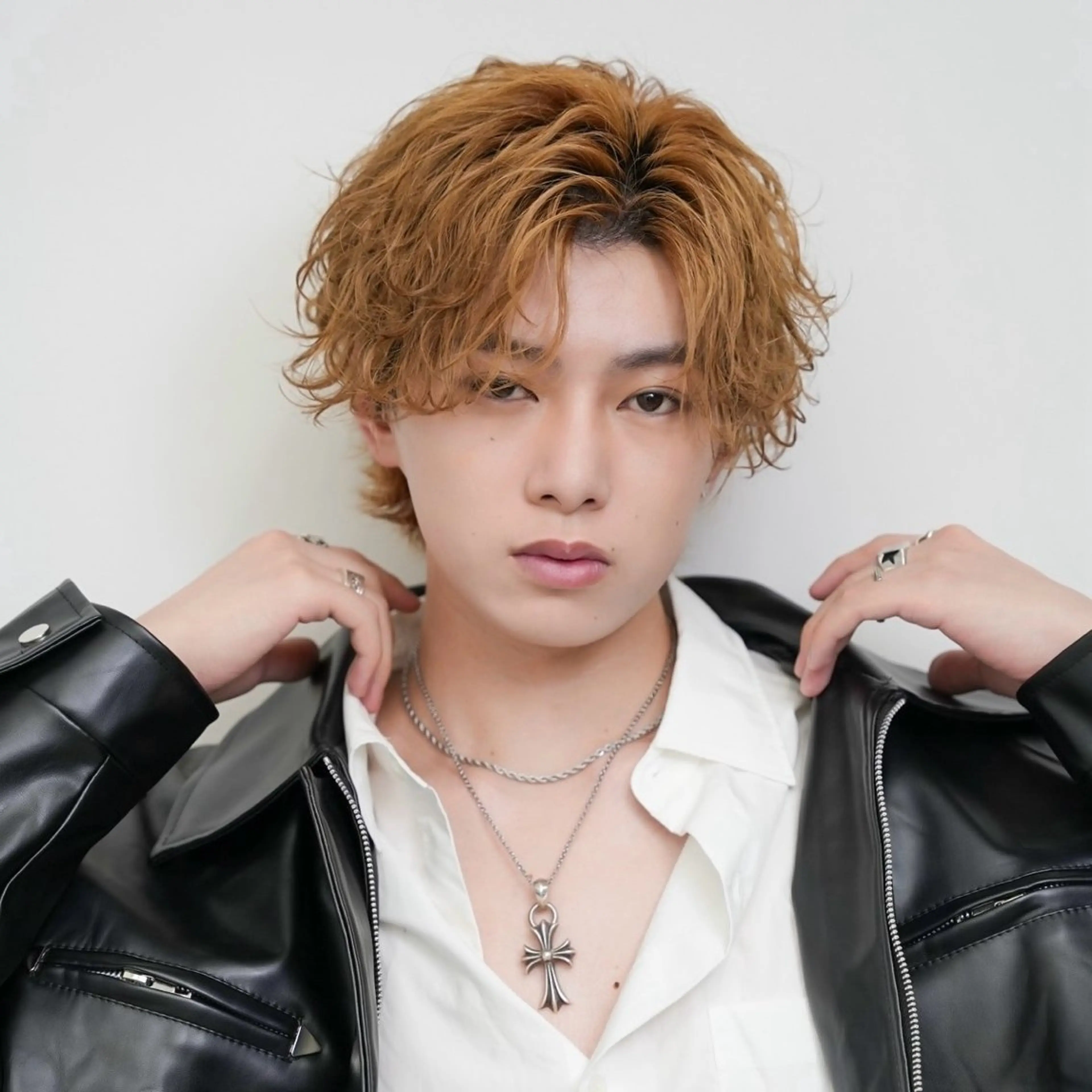 ショート カラー パーマ メンズ メンズパーマ カット パーマ 🔥メンズ極🔥韓国 シャドウ/波巻き柿崎のヘアスタイル