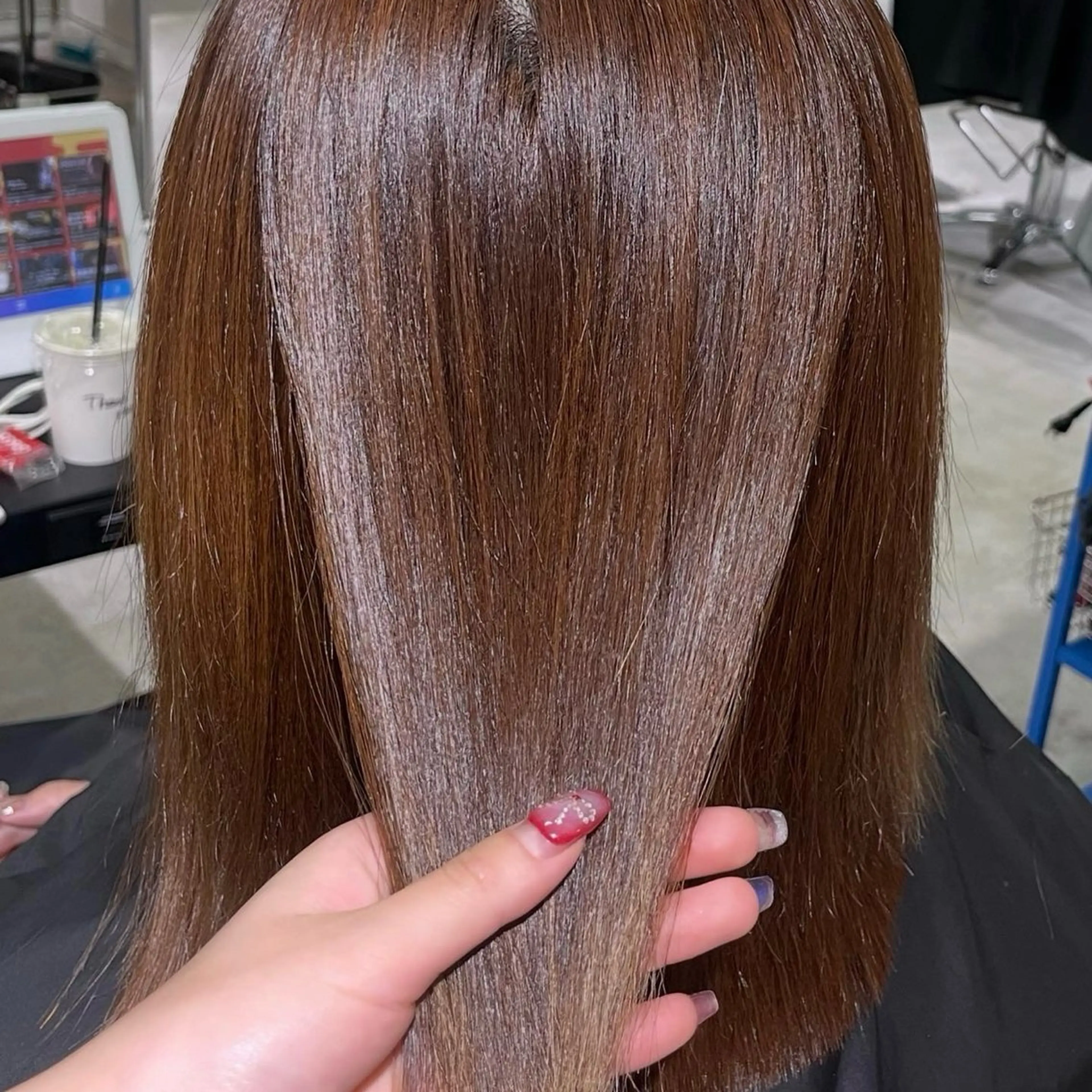 ミディアム カラー ブラウンカラー ダークブラウン 顔まわりレイヤー レイヤーカット 縮毛矯正 カット ヘアカラー 縮毛矯正 トリートメント レイヤー /髪質改善/ariのヘアスタイル