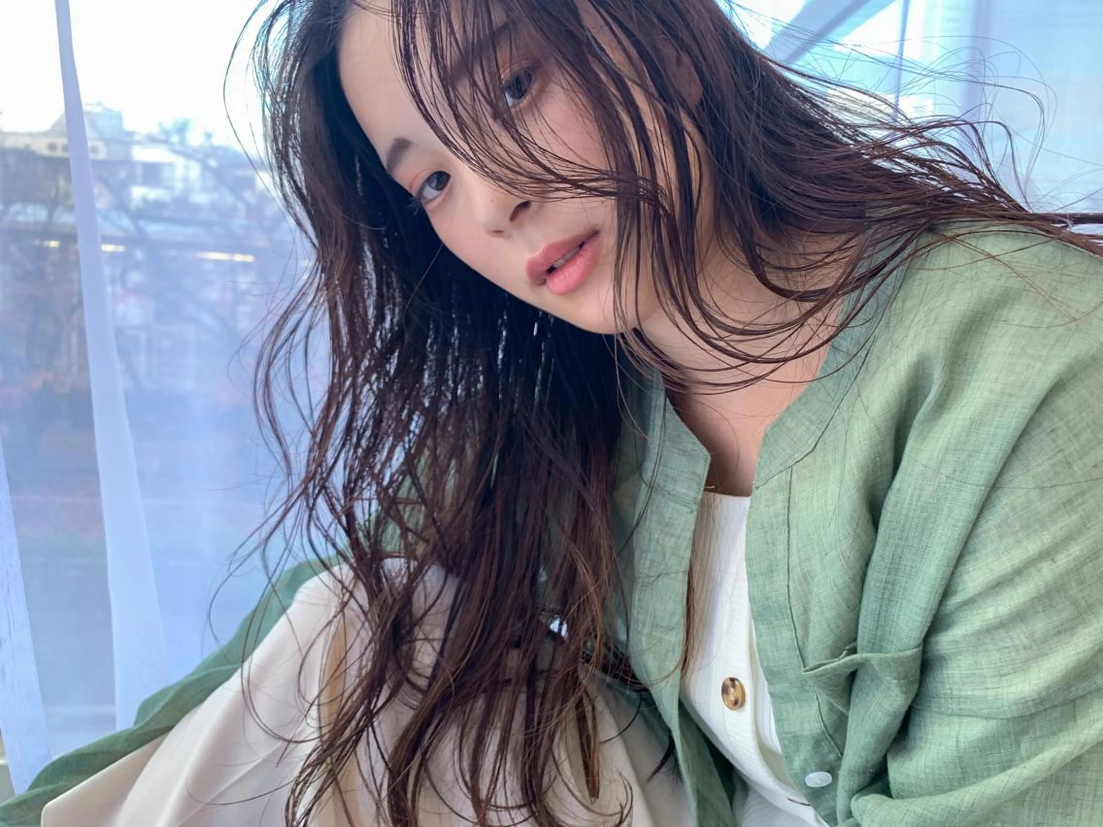 セミロング カラー セミロングパーマ アッシュ ブリーチ ケアブリーチ 透明感カラー モリシュンスケ /レイヤー/髪質改善のヘアスタイル