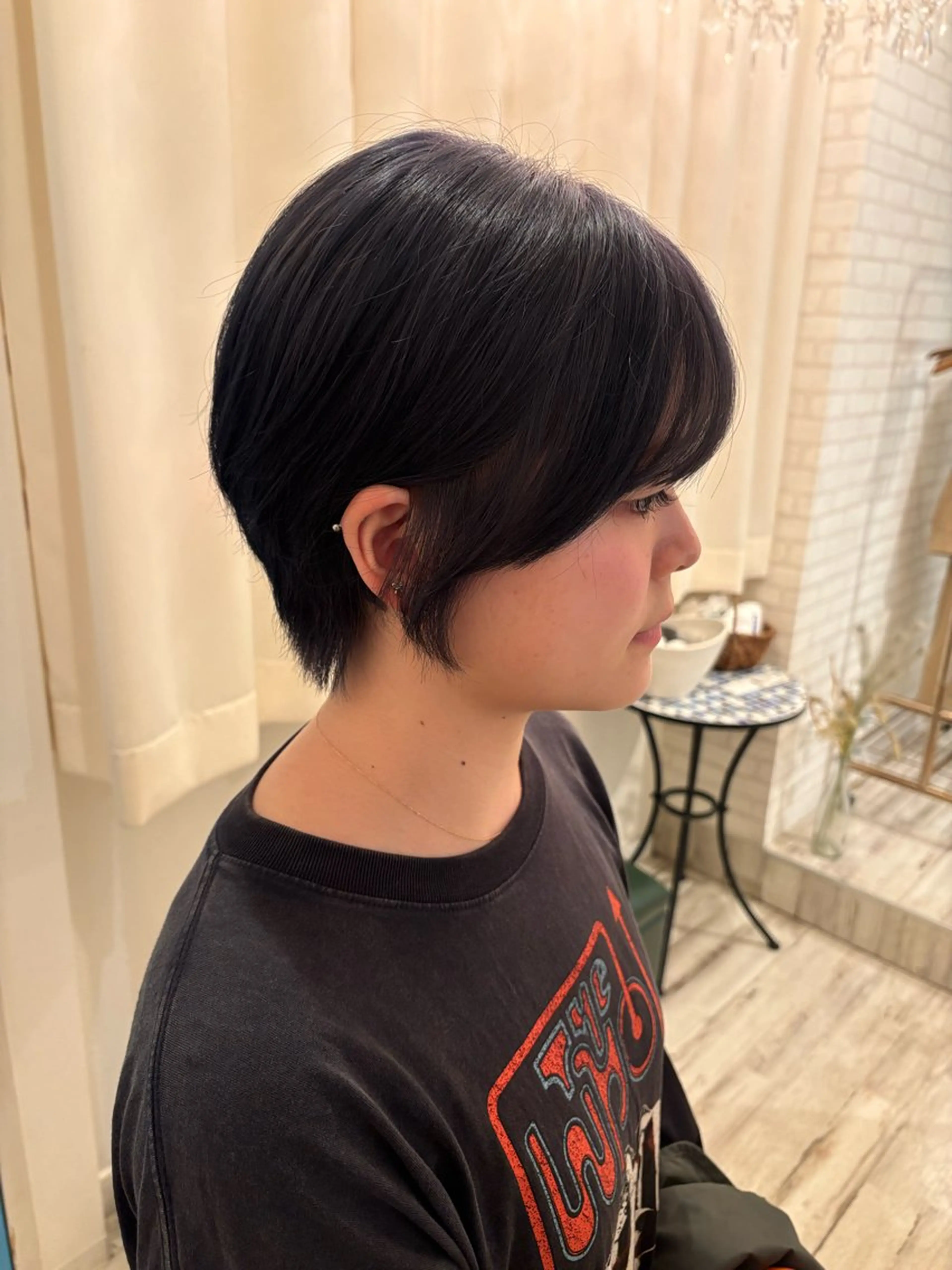 ショート カラー ブリーチ ブルーカラー ネイビーカラー カット ヘアカラー 透明感/韓国風 HIRARIのヘアスタイル