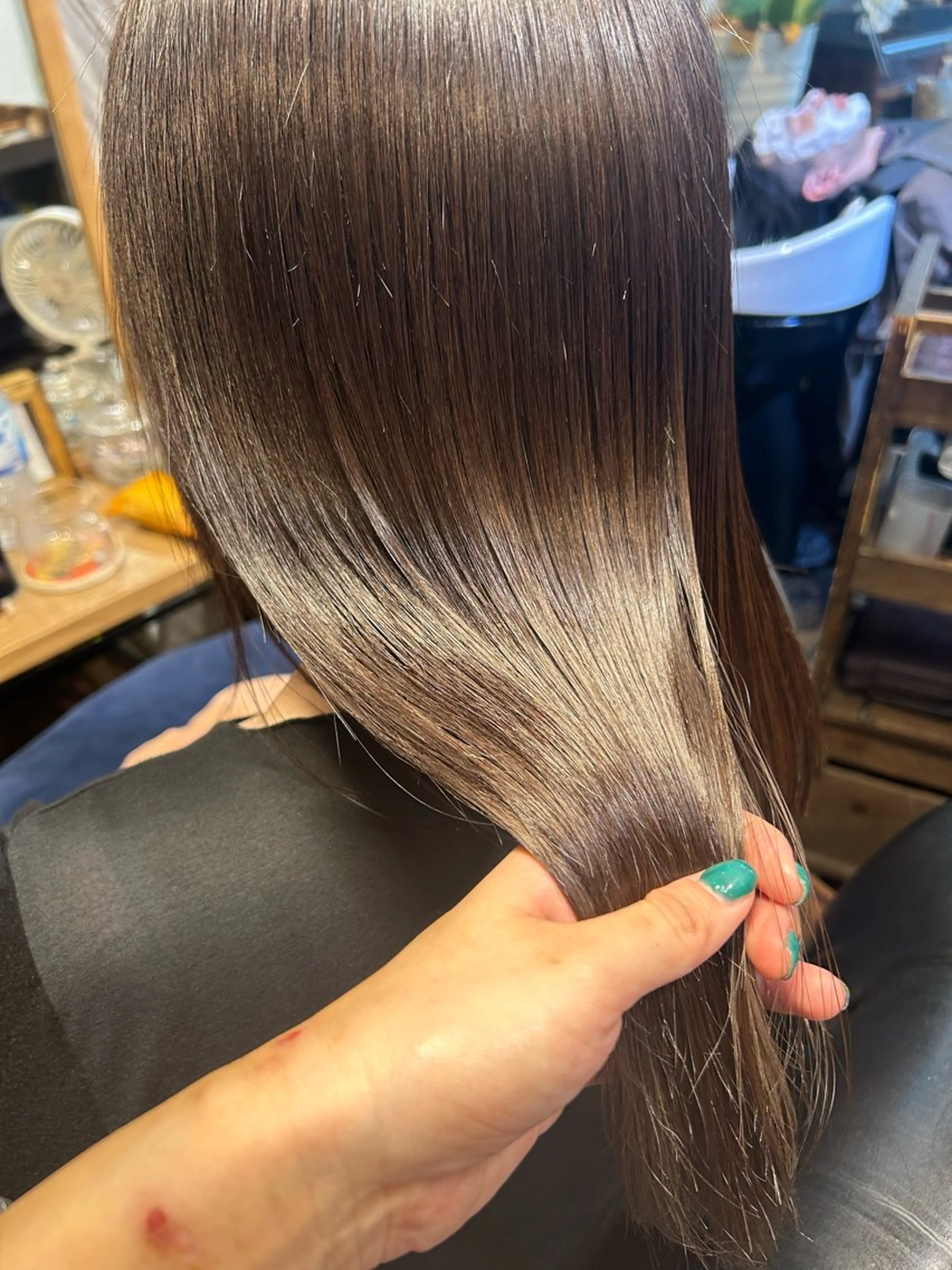 セミロング カラー 髪質改善 トリートメント ヘアカラー トリートメント ヘッドスパ BRITS 渡辺 菜々子のヘアスタイル