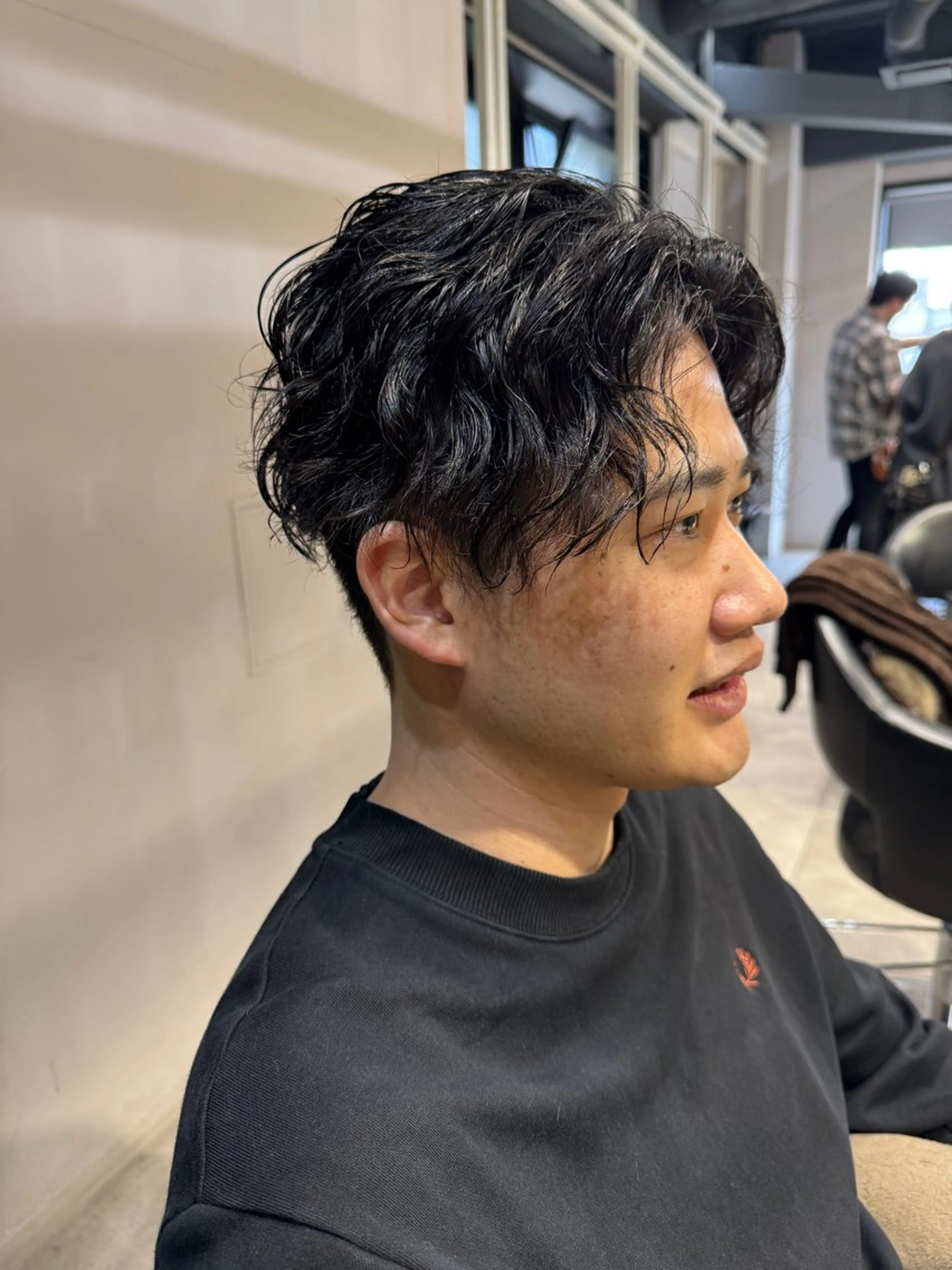 ミディアム パーマ メンズ ミディアムパーマ メンズパーマ カット パーマ トリートメント 似合う髪型が 分からない方へのヘアスタイル