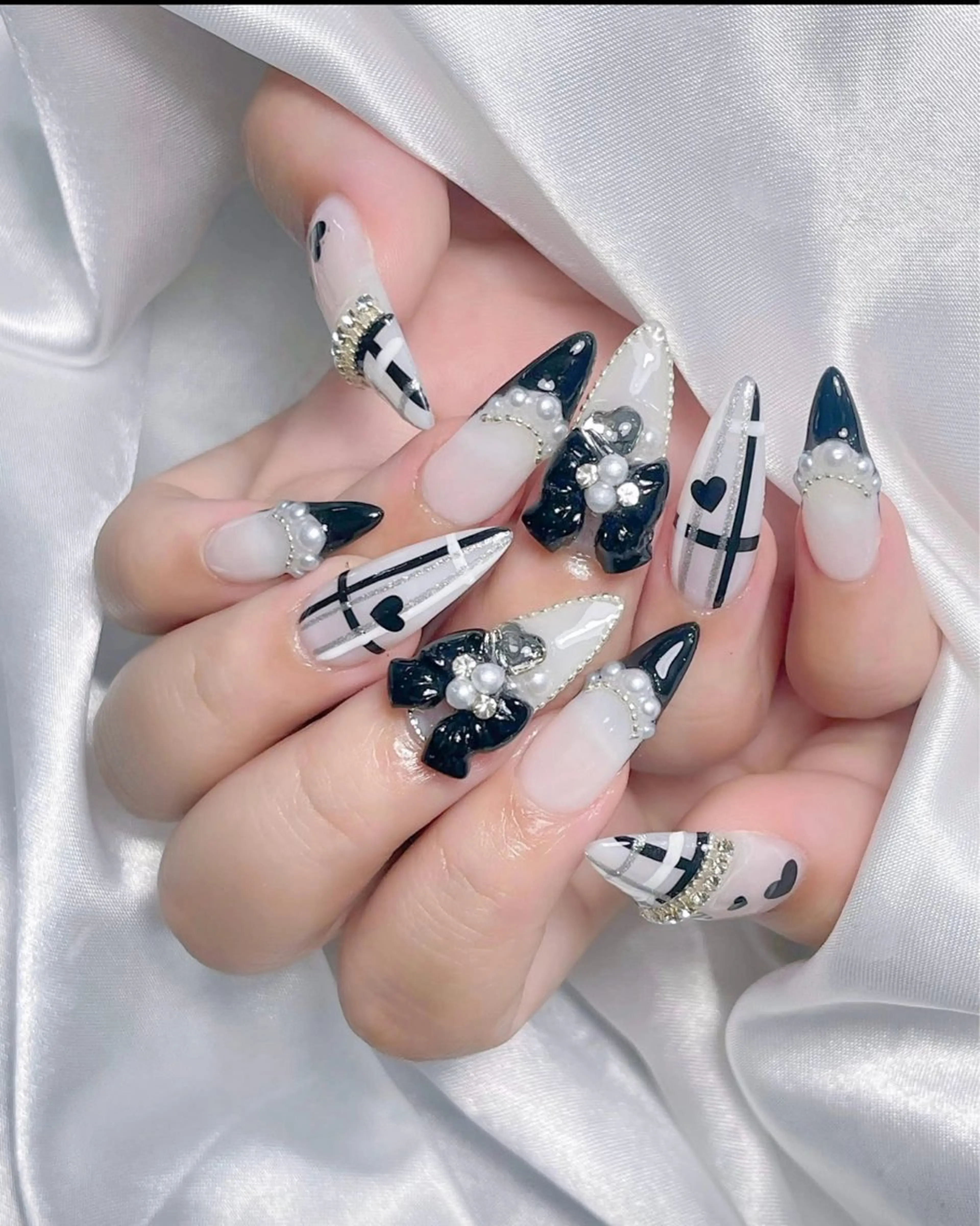 ネイル 長さ出し ガーリー 韓国ネイル ロングネイル 持ち込み ハンドネイル Nami nail salonのネイルデザイン