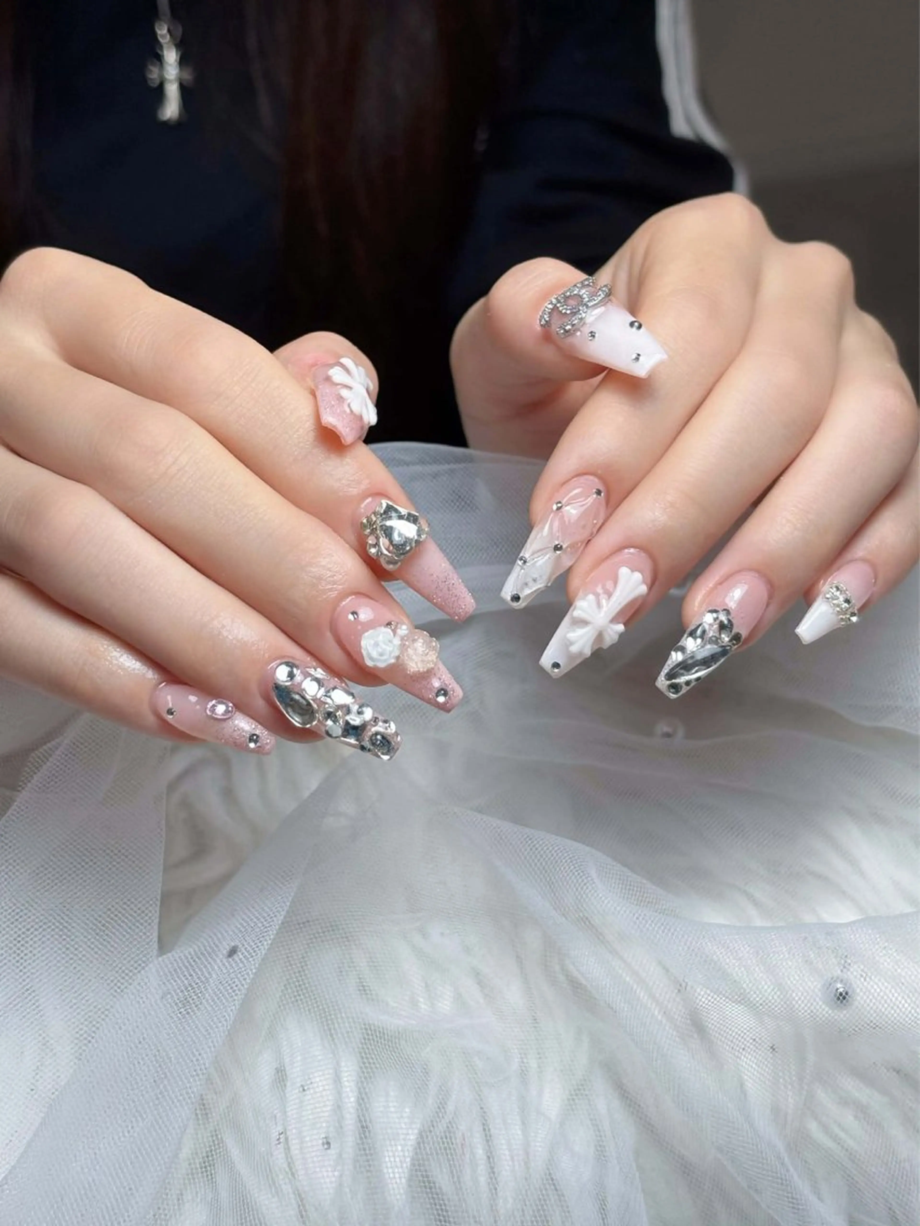 ネイル チークネイル ドット フレンチネイル グラデーション ハート ハンドネイル Julli NailStudioのネイルデザイン