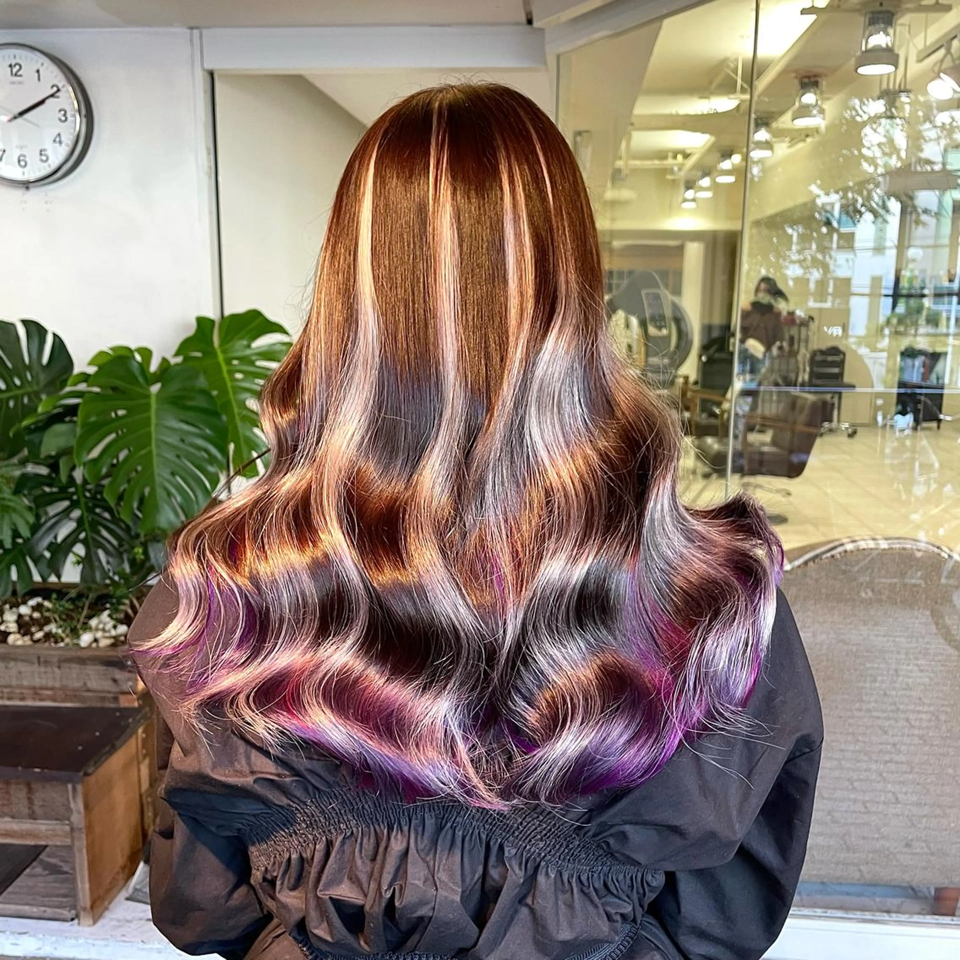 ミディアム パープルカラー ハイライト Hiroto／ インナーカラー／神戸のヘアスタイル