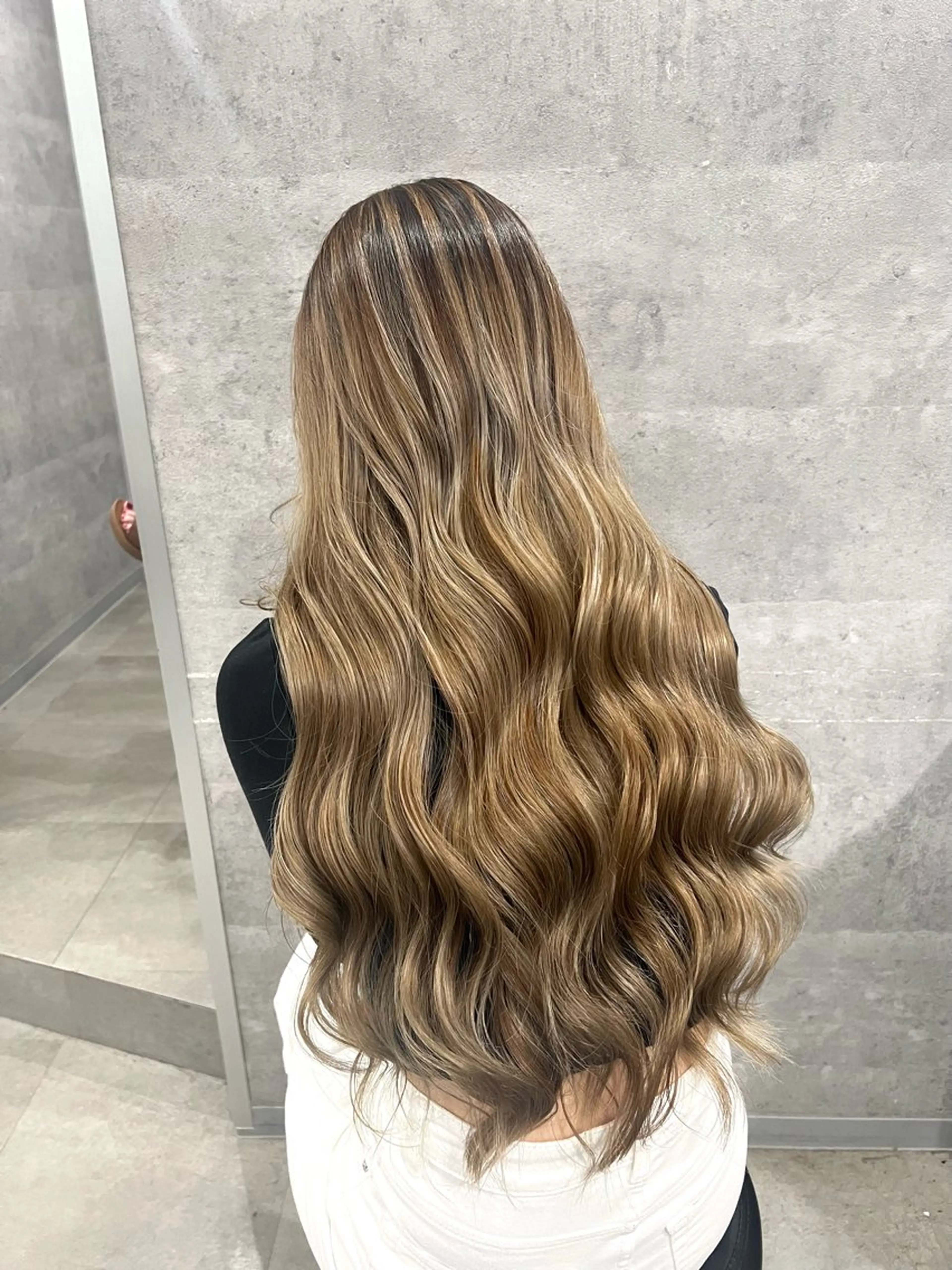 ロング カラー バレイヤージュ ハイライトカラー ハイライト レイヤーカット 難波/ハイトーン 🦋AOI🦋のヘアスタイル