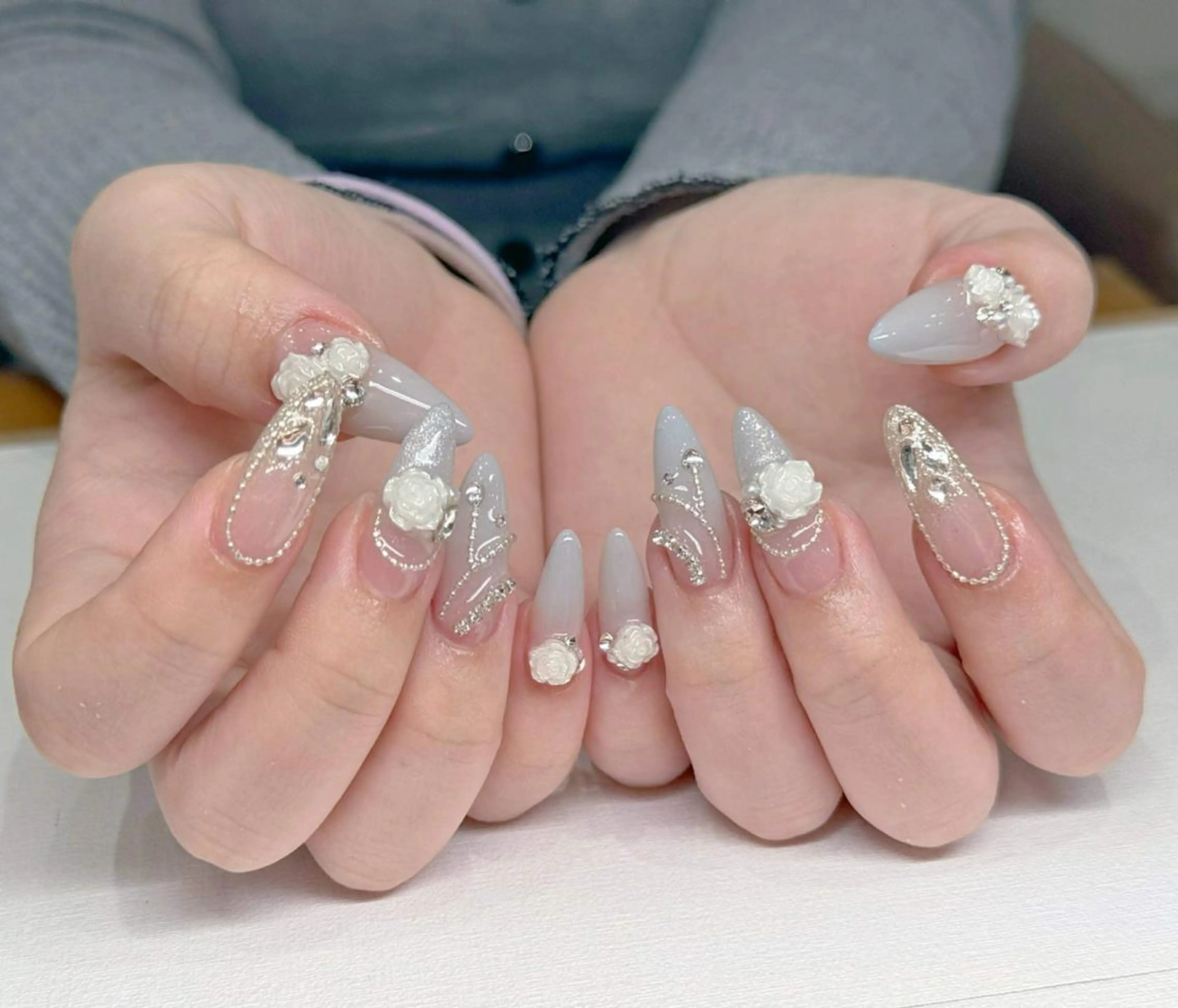 ネイル オーロラネイル ブルー チークネイル フットネイル フレンチネイル ハンドネイル NAILS168 池袋西口駅前店のネイルデザイン