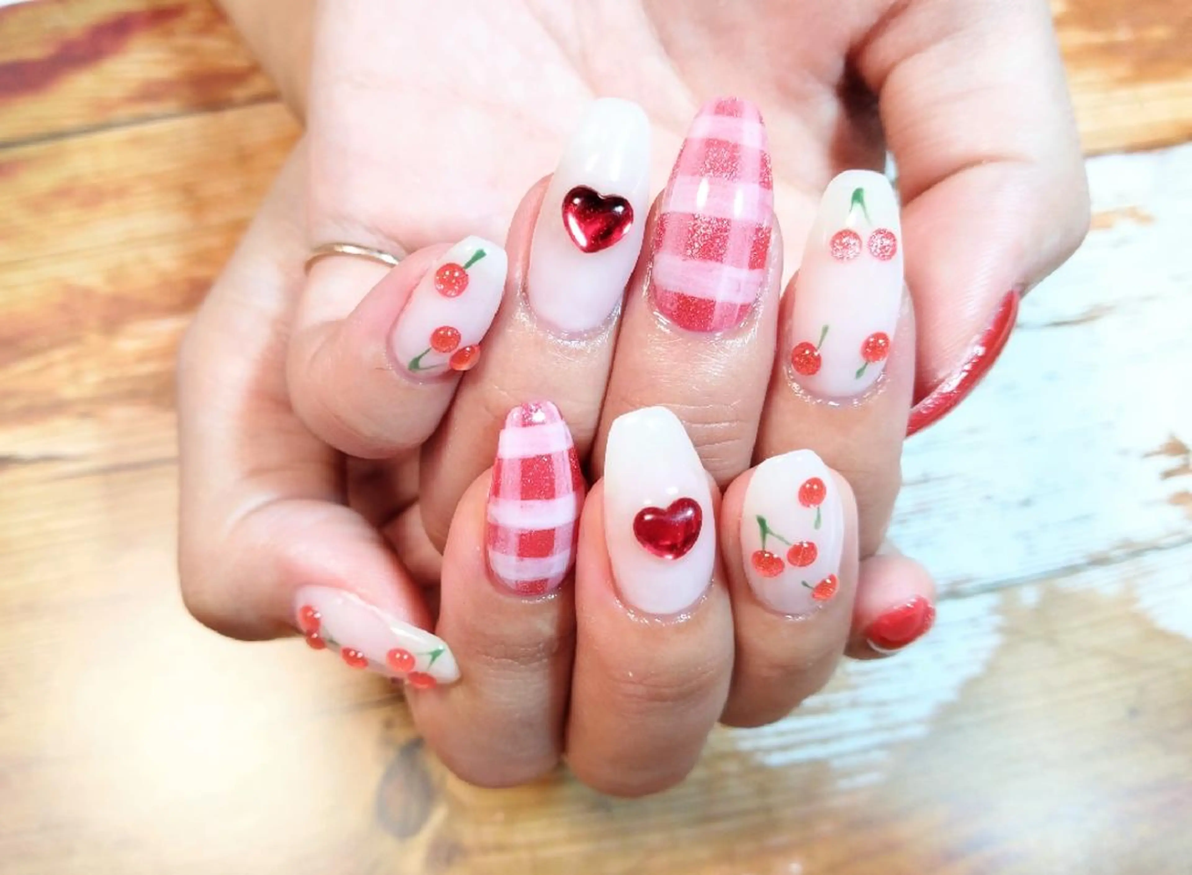 ネイル 持ち込み ハンドネイル ハンドケア ＤI'A ネイルサロンのネイルデザイン